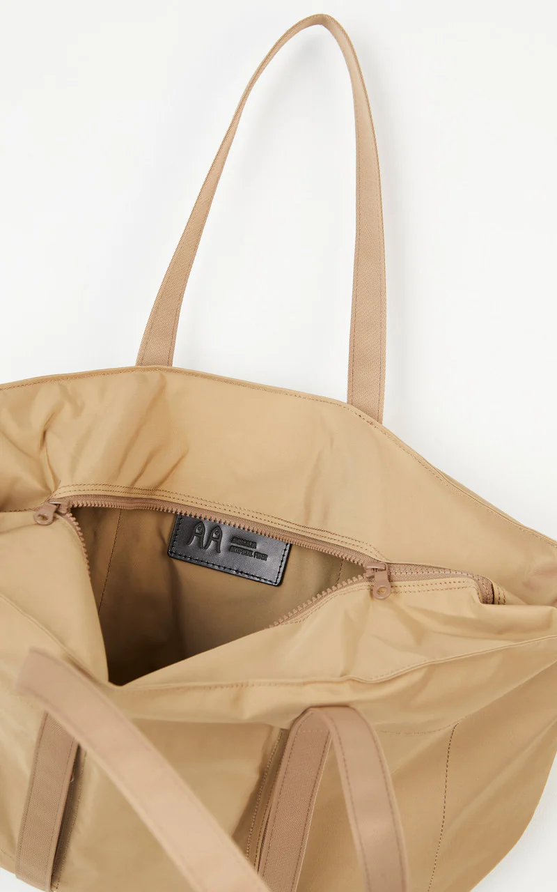 Amiacalva F032 AAF Tote Bag M Beige - Image 3