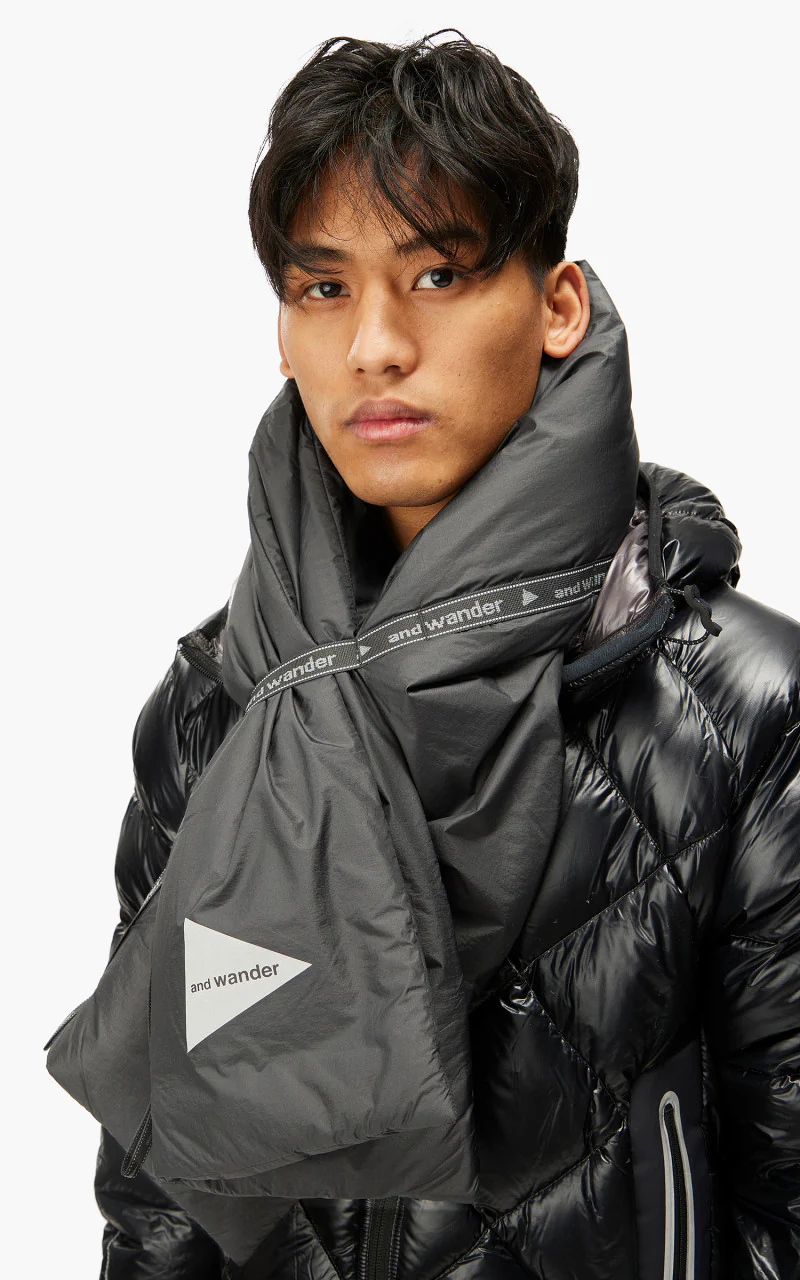 and wander Primaloft Rip Muffler Black - Image 2