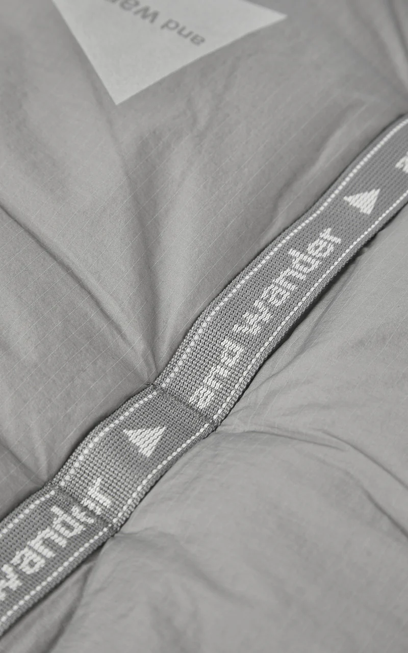 and wander Primaloft Rip Muffler Grey - Image 4