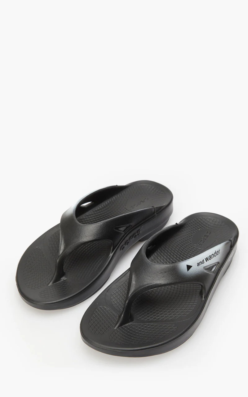 and wander x Oofos Ooriginal Sandal Black/White - Image 2