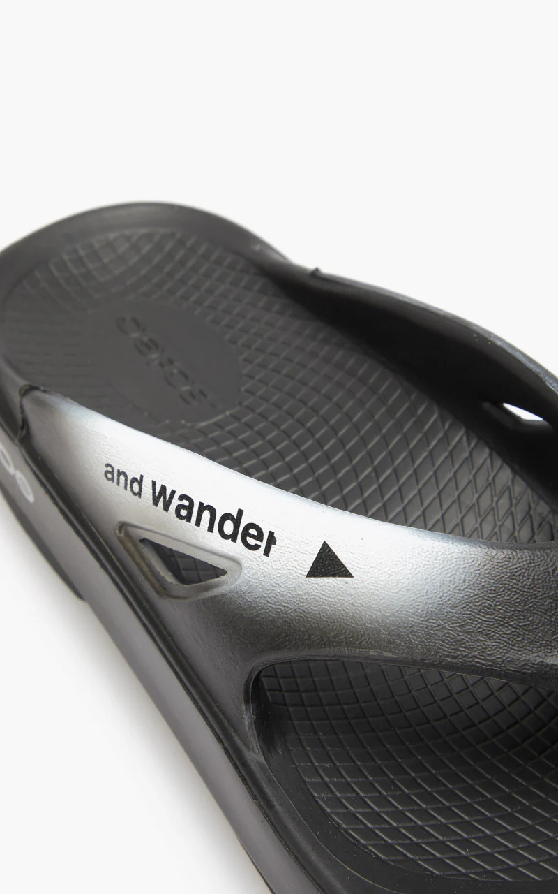 and wander x Oofos Ooriginal Sandal Black/White - Image 5