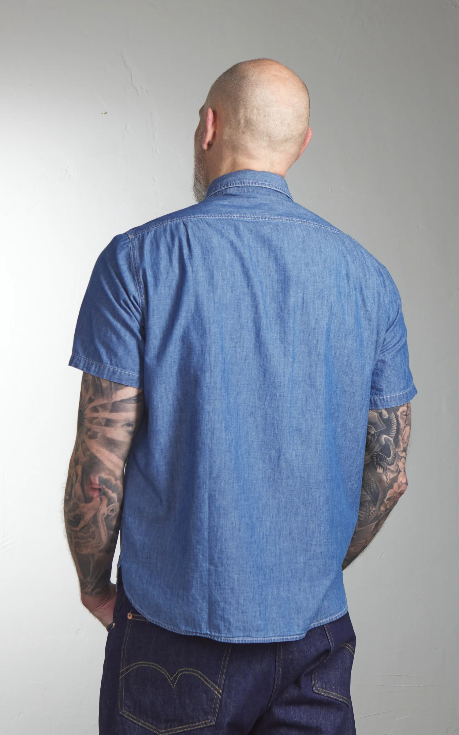 Chesapeake's Short Sleeve Chambray Shirt MC Buzz Chambray - Image 6