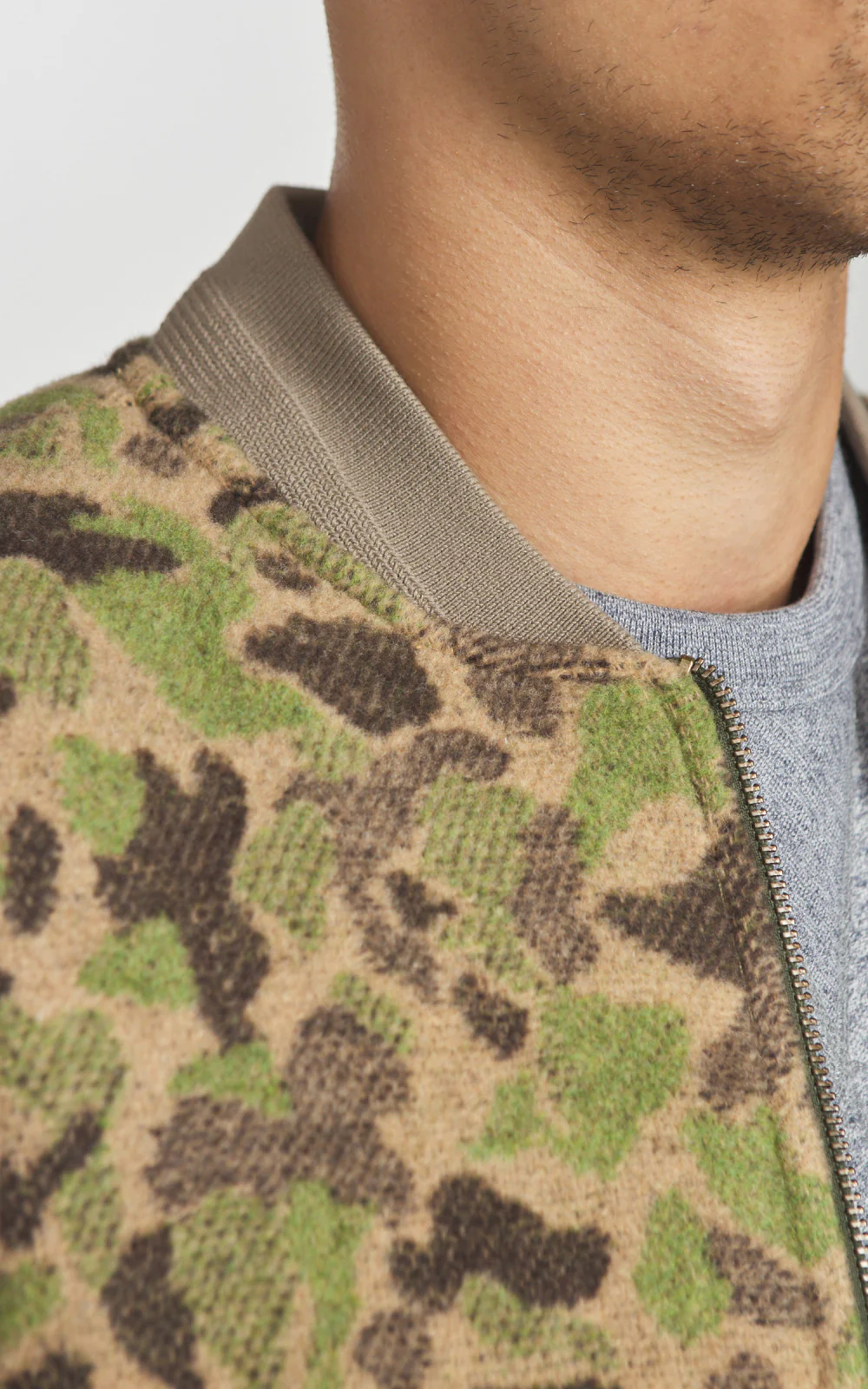 Chesapeake's Seawolf Frogskin Reversible Vest Khaki Green - Image 6