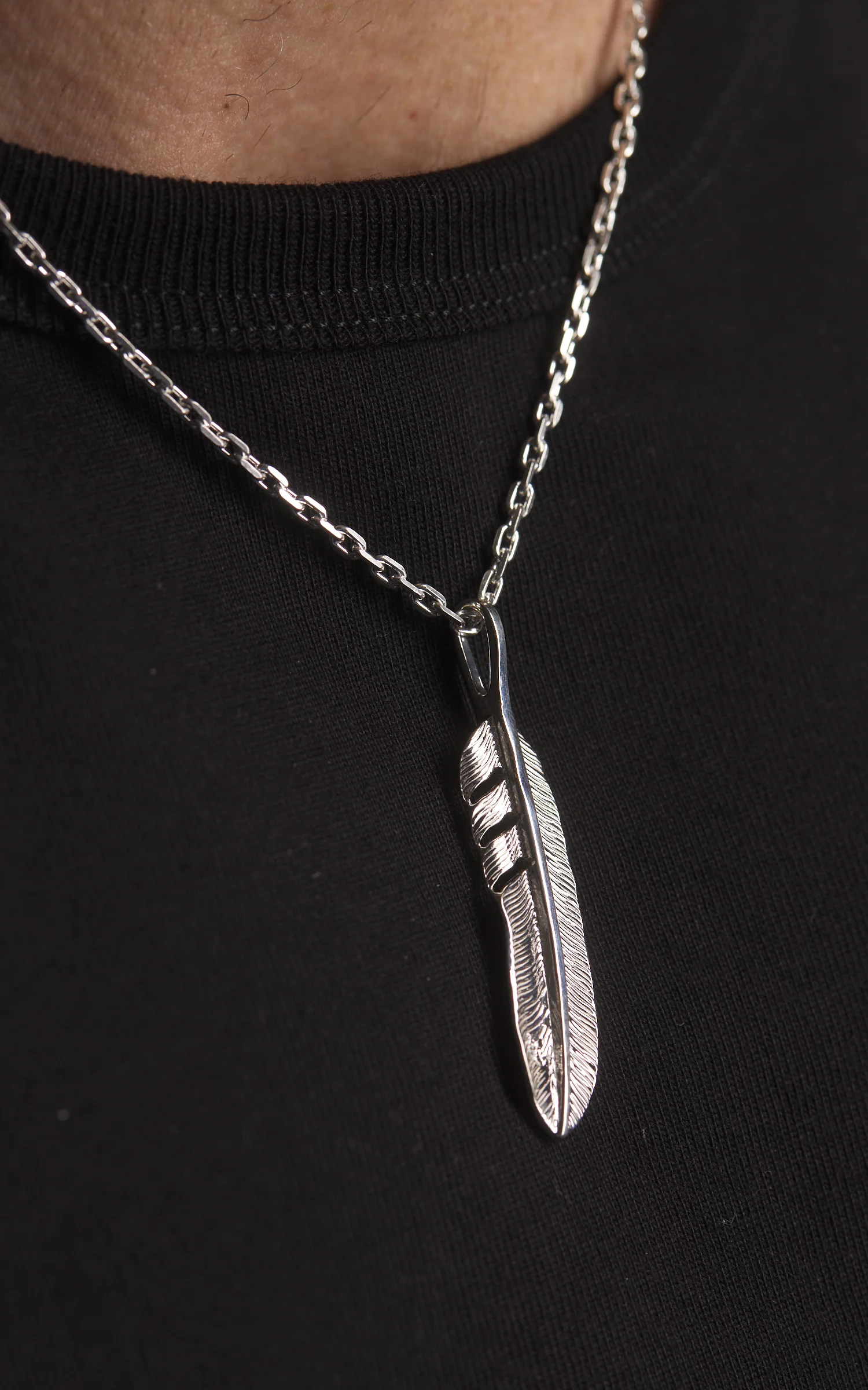 First Arrow's P-519R (M) Feather Pendant Silver - Image 2