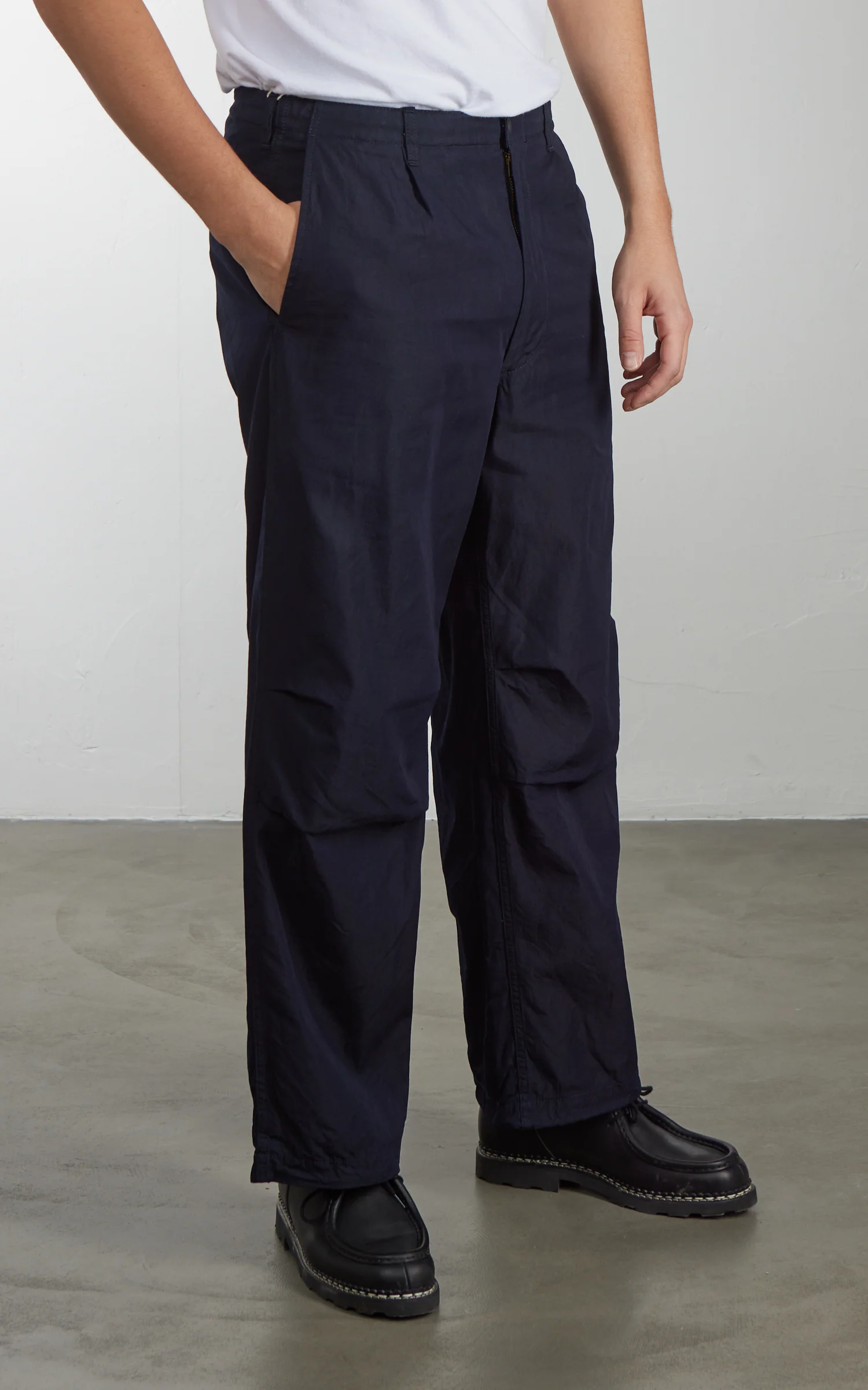 FOB Factory F0545 ID Nylon Tuck Pants Indigo - Image 4