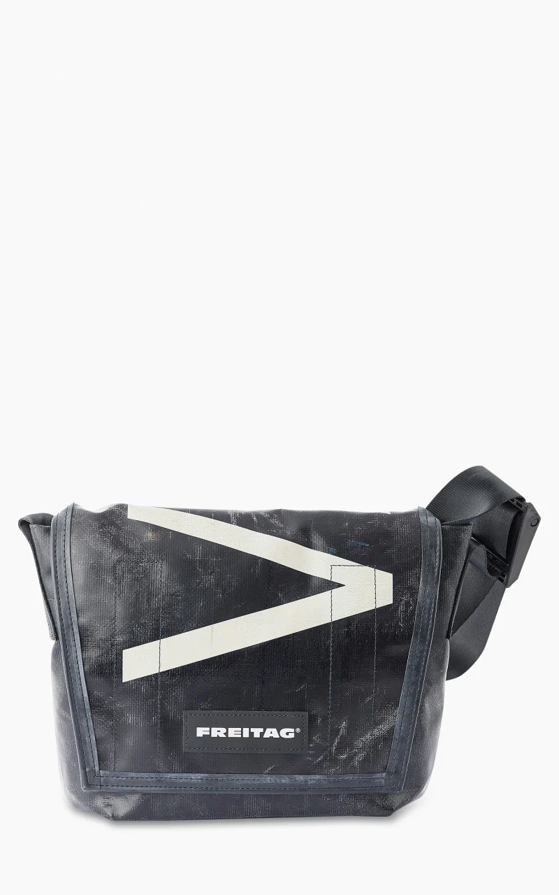 Freitag F11 Lassie Messenger Bag Classic S Black 15-1