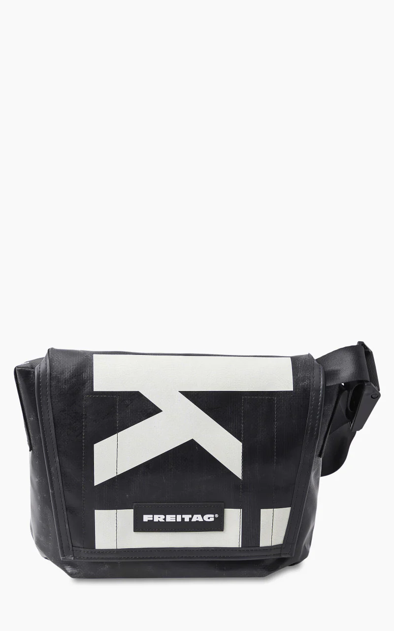 Freitag F11 Lassie Messenger Bag Classic S Black 20-1