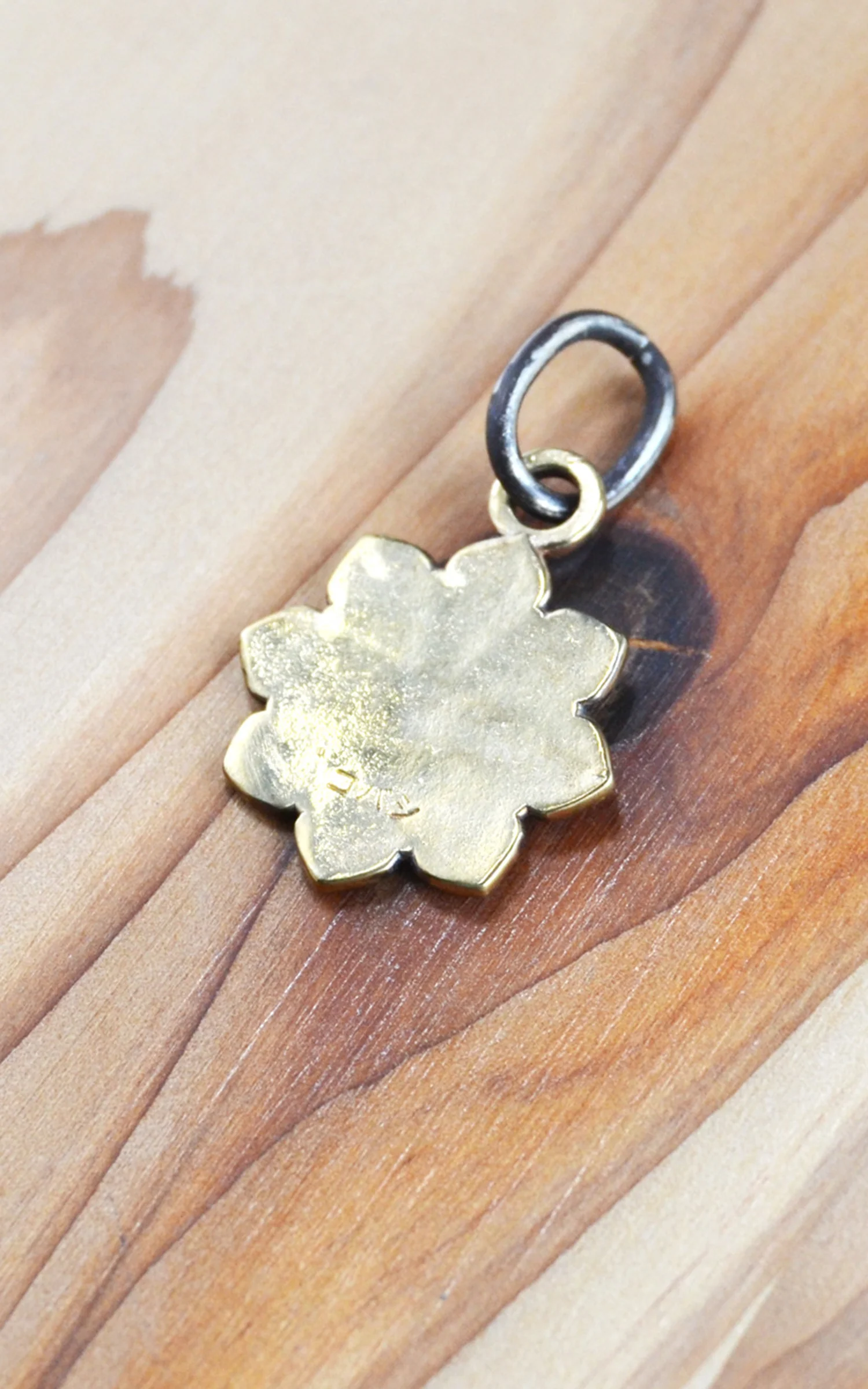 Kobashi Studio K8160B Kikumon Charm Medium “Yatsu-giku” Brass - Image 3