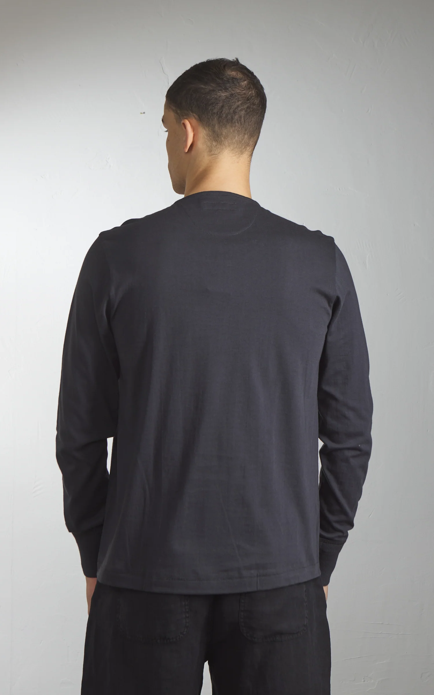 Merz b. Schwanen 102 Longsleeve Henley Charcoal - Image 6