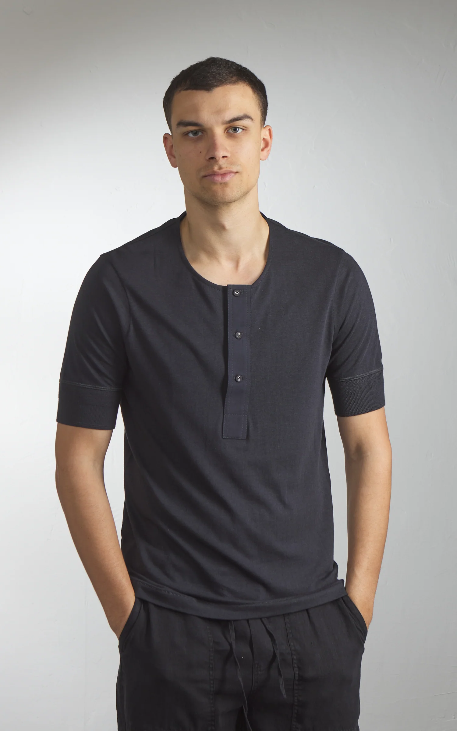 Merz b. Schwanen 103 Loopwheeled Henley Charcoal - Image 5