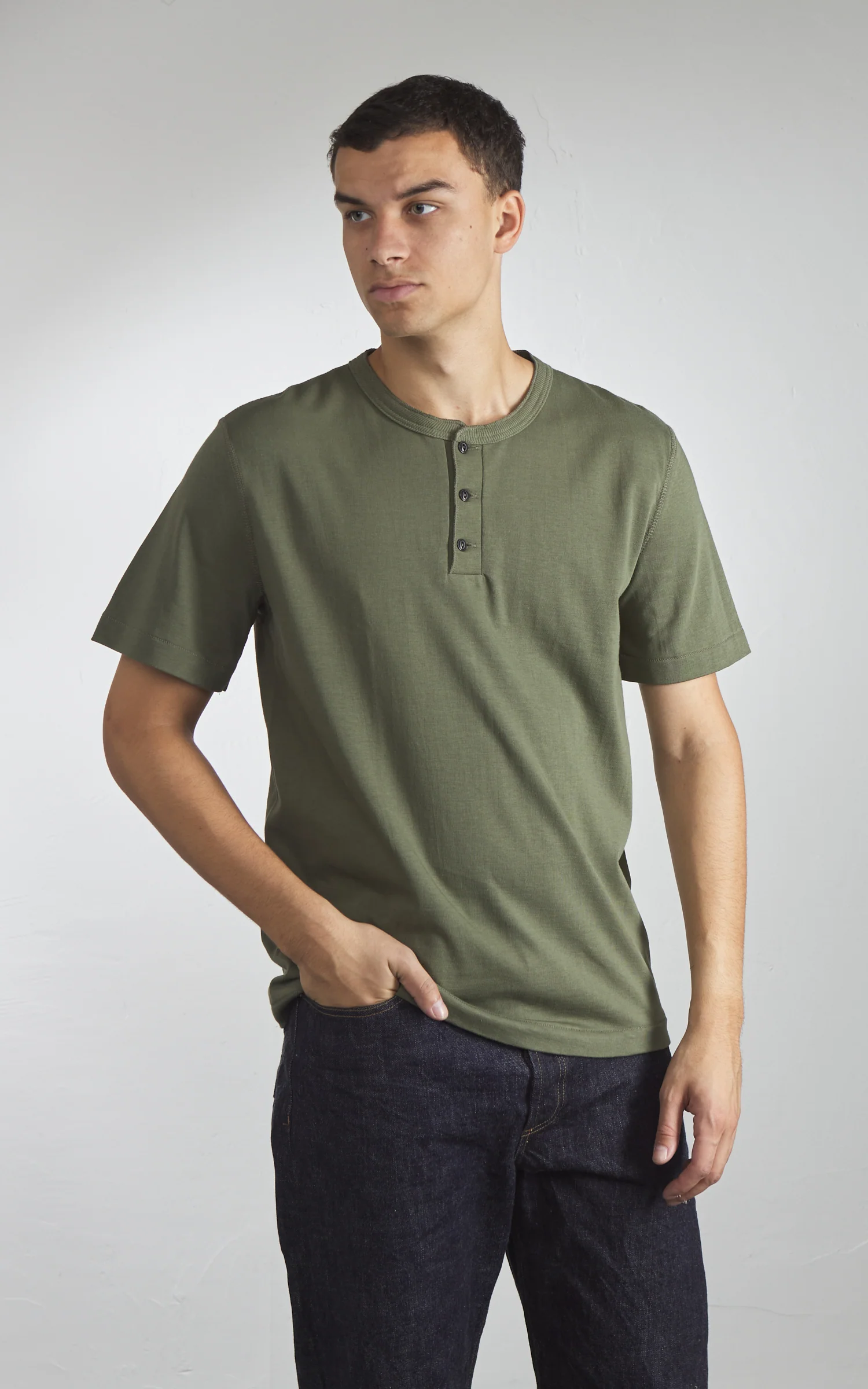Merz b. Schwanen 204SL Loopwheeled Henley T-Shirt Army - Image 5