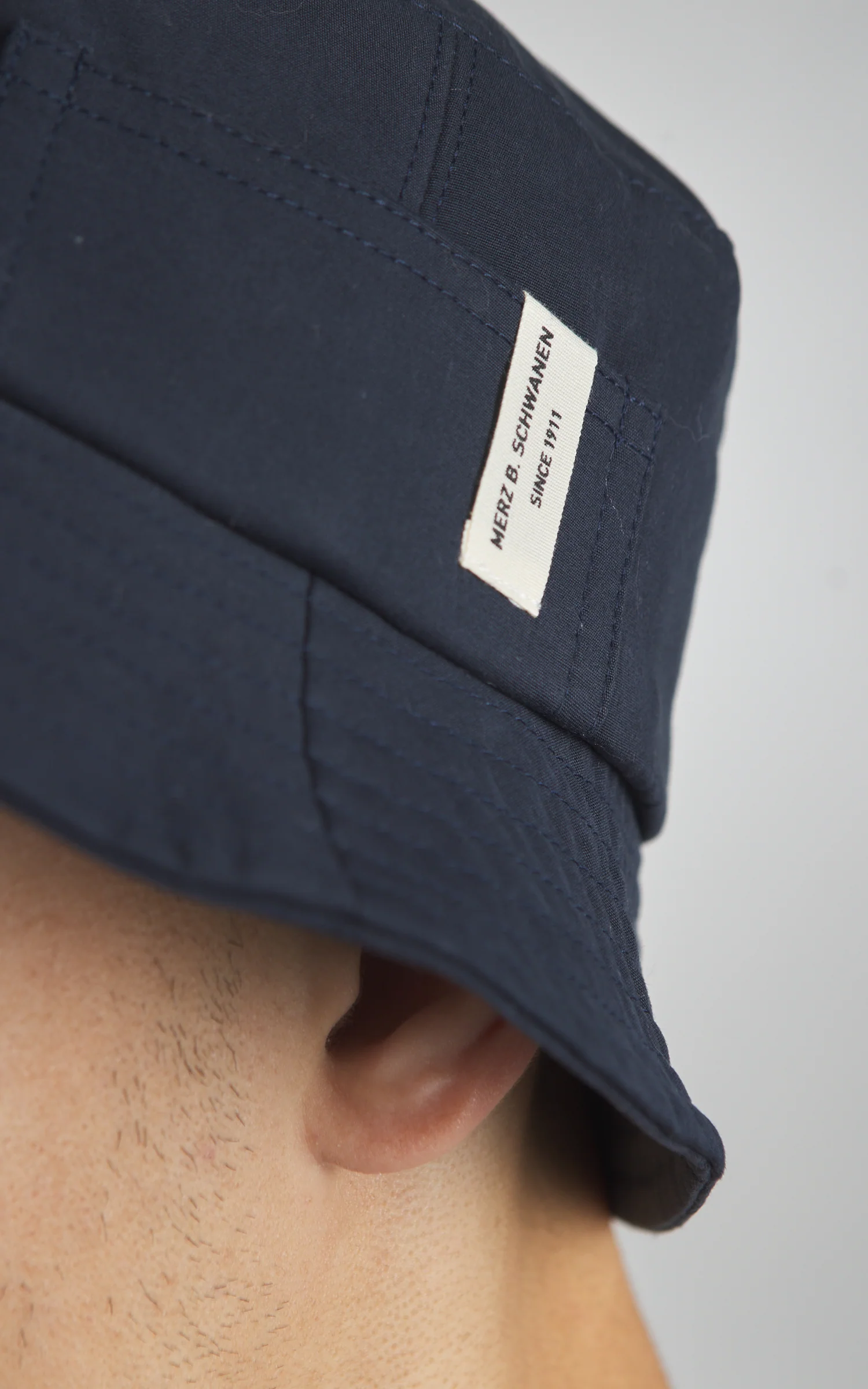 Merz b. Schwanen BH03 Cotton Poplin Bucket Hat Dark Navy - Image 3