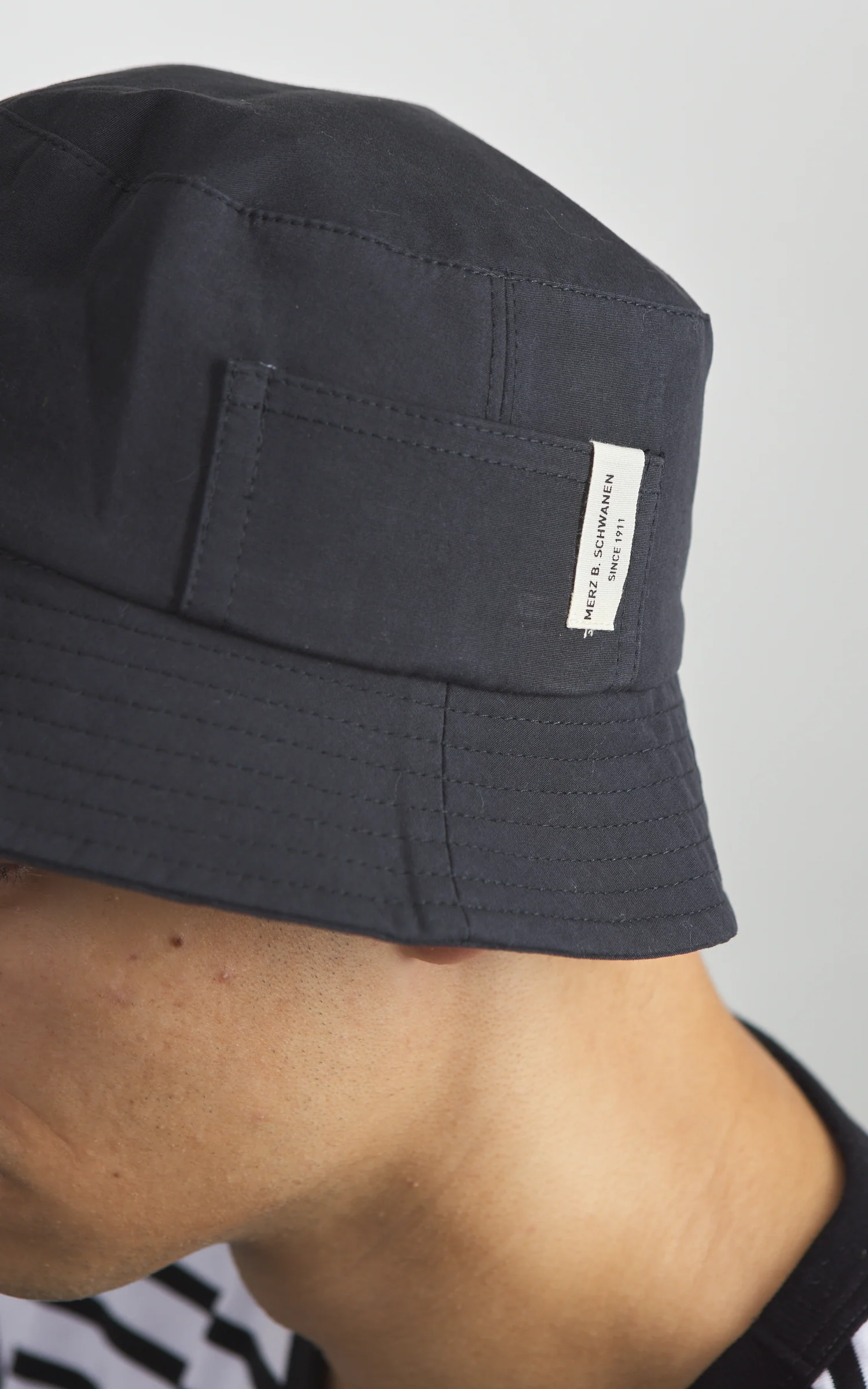 Merz b. Schwanen BH03 Cotton Poplin Bucket Hat Charcoal - Image 3
