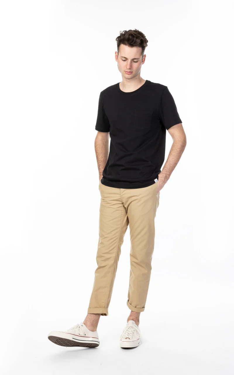 Merz b. Schwanen CTP01 Crew Neck Pocket Tee Deep Black - Image 2