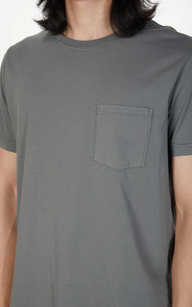 Merz b. Schwanen CTP02 Crew Neck Pocket Tee Army - Image 4