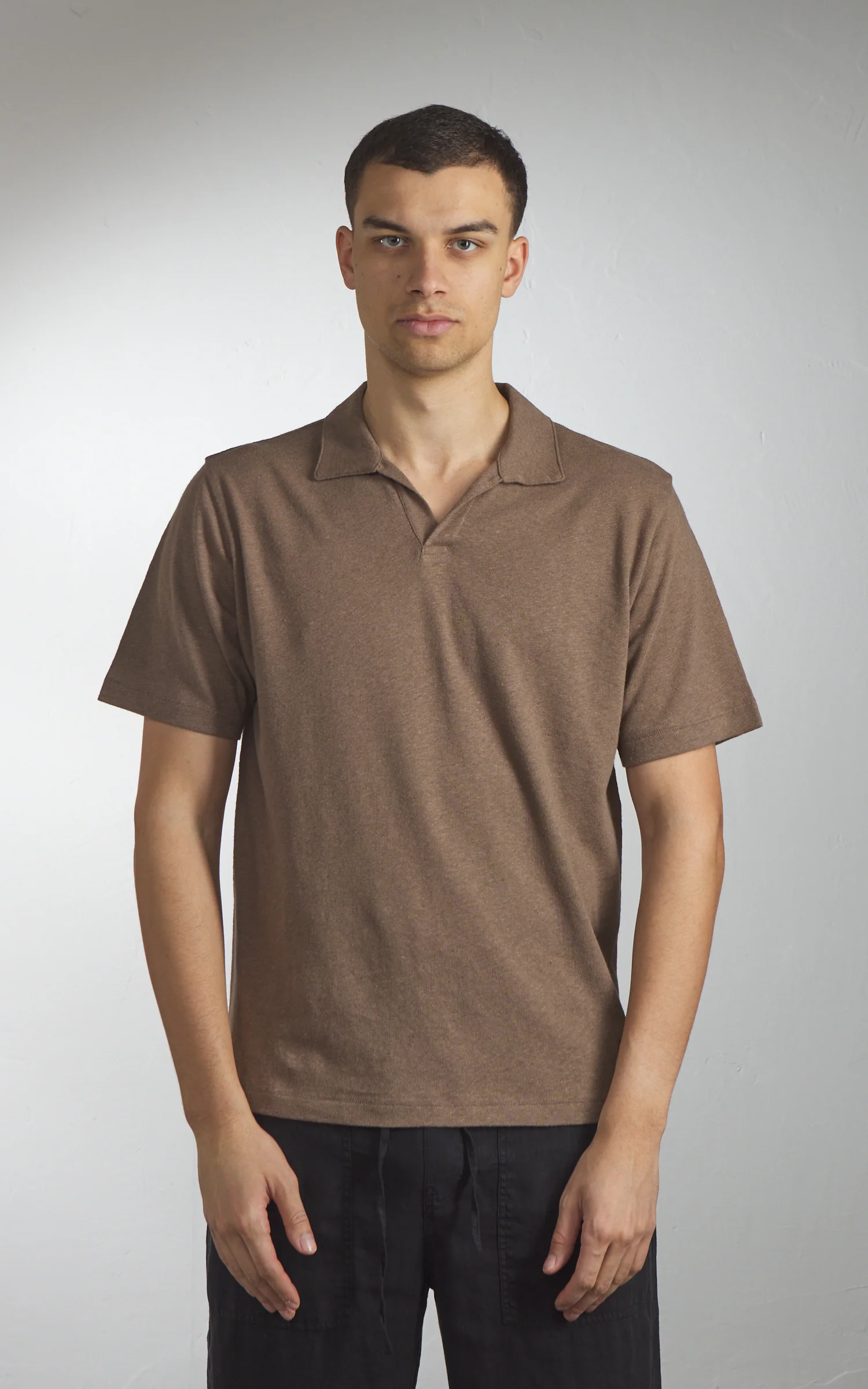Merz b. Schwanen LINEN02 Polo Shirt Faded Grain - Image 2