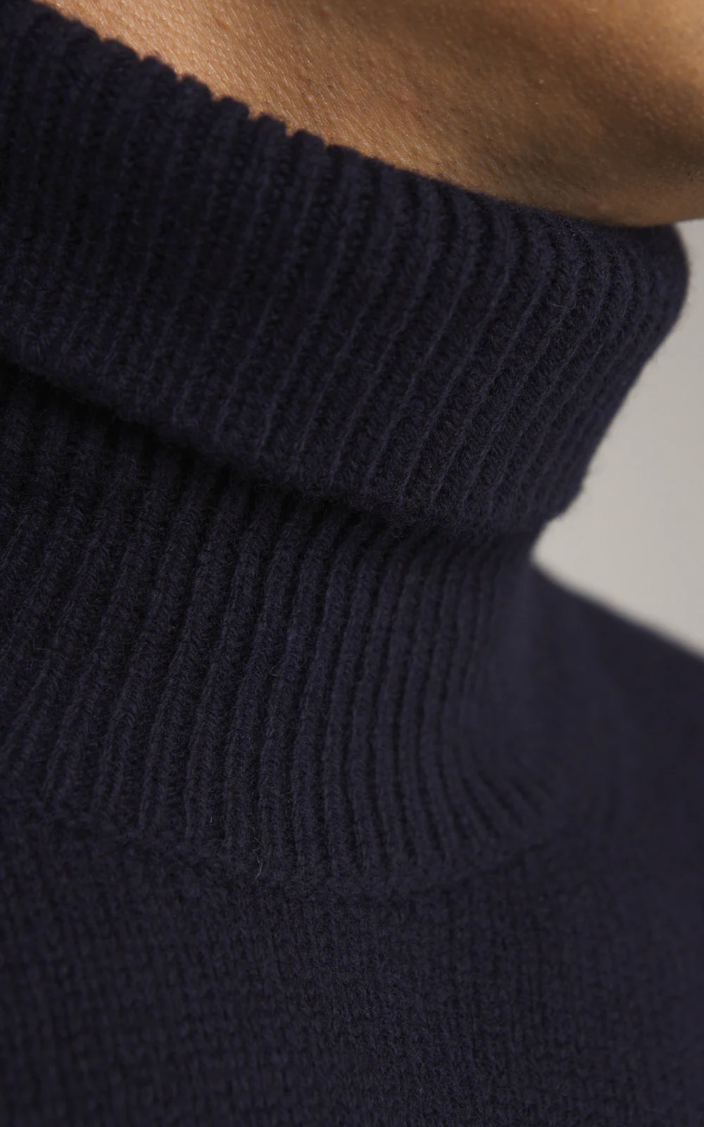 Merz b. Schwanen LOCT01 Roll Neck Pullover Wool Dark Navy - Image 4