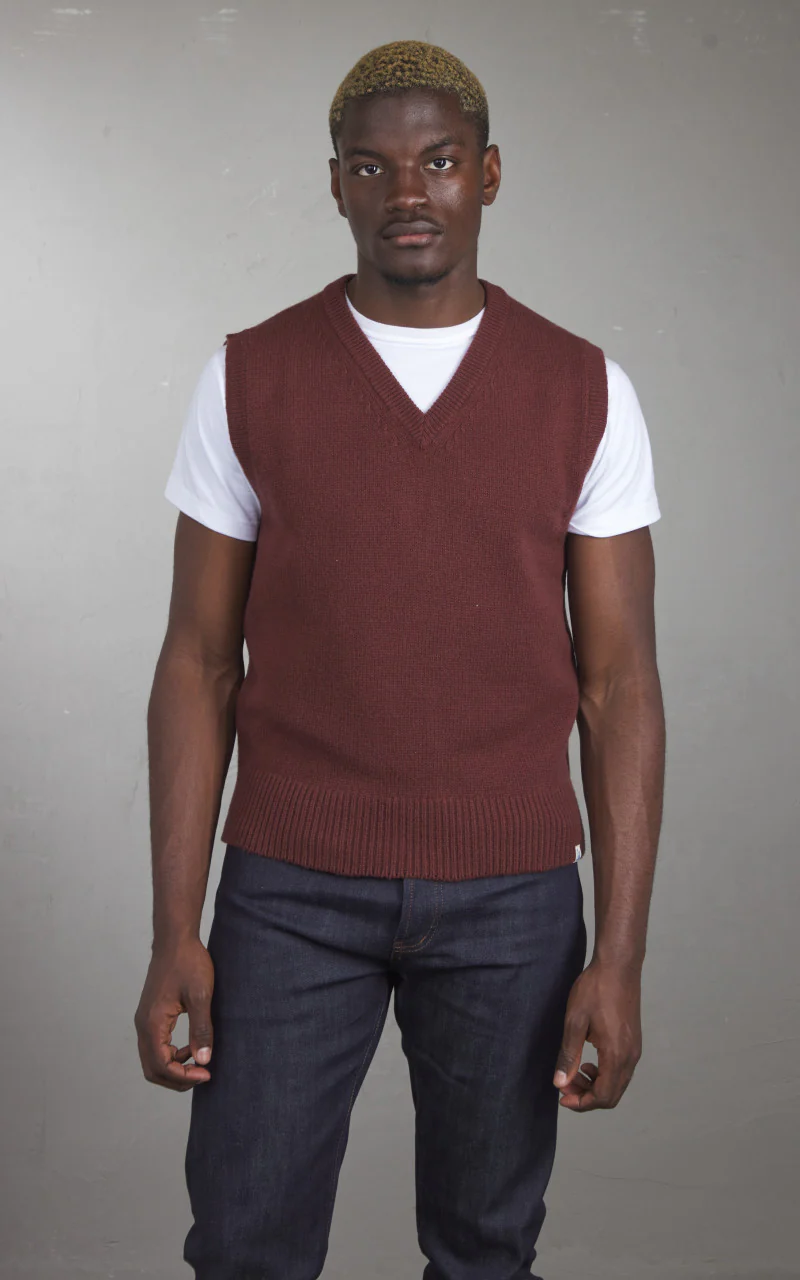 Merz b. Schwanen LOVE03 Merino Cashmere Vest Bark Brown - Image 2
