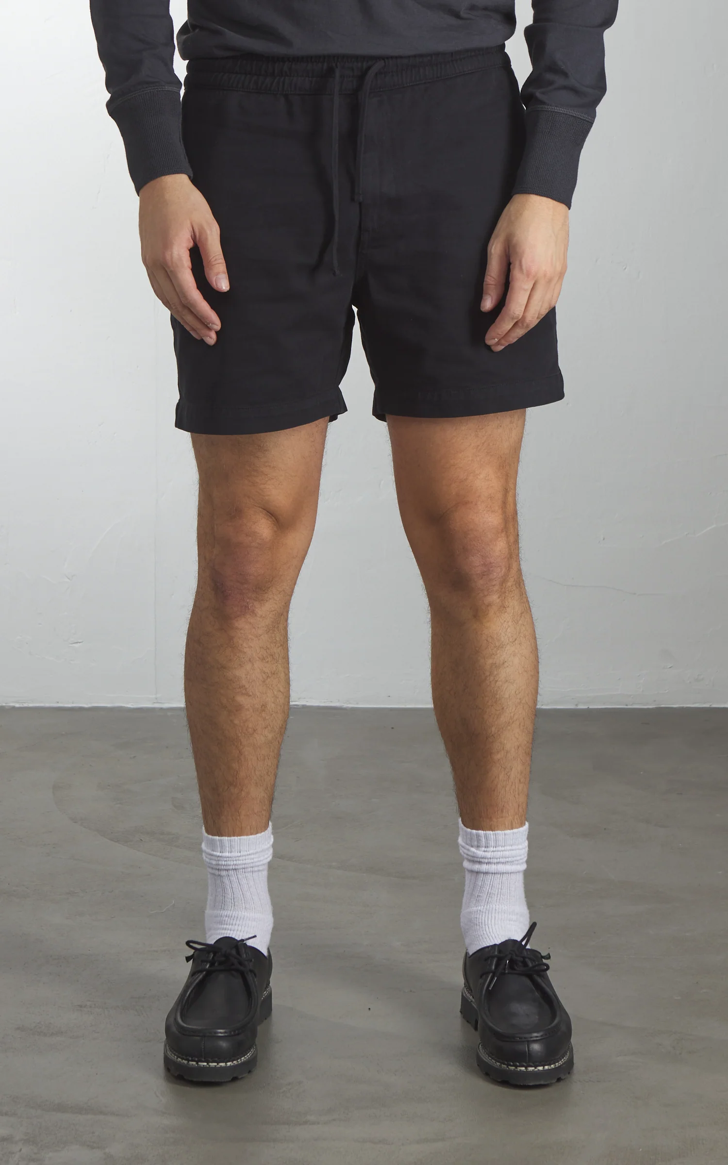 Merz b. Schwanen MALIBU01T Twill Shorts Deep Black - Image 2