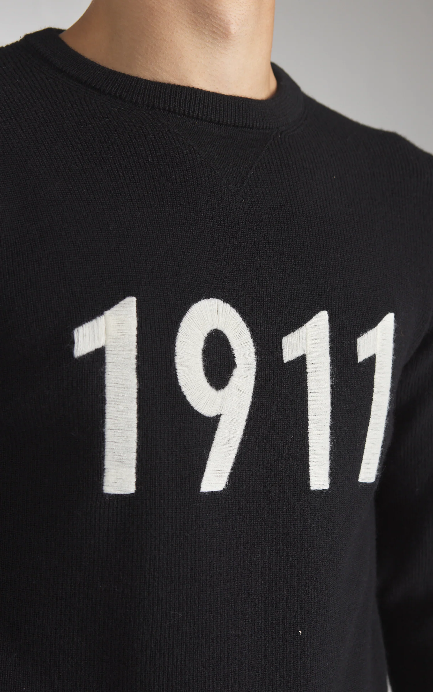 Merz b. Schwanen MWCC03 Classic Crew Merino Wool Pullover Black - Image 4