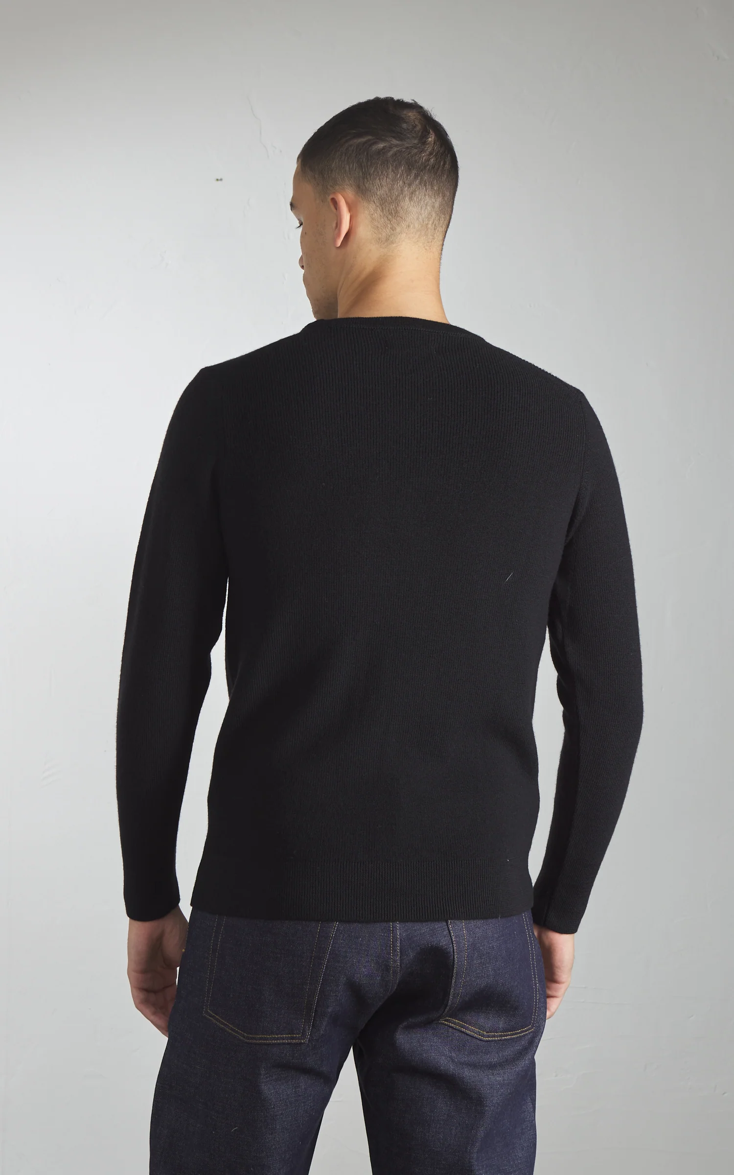 Merz b. Schwanen MWCC03 Classic Crew Merino Wool Pullover Black - Image 6