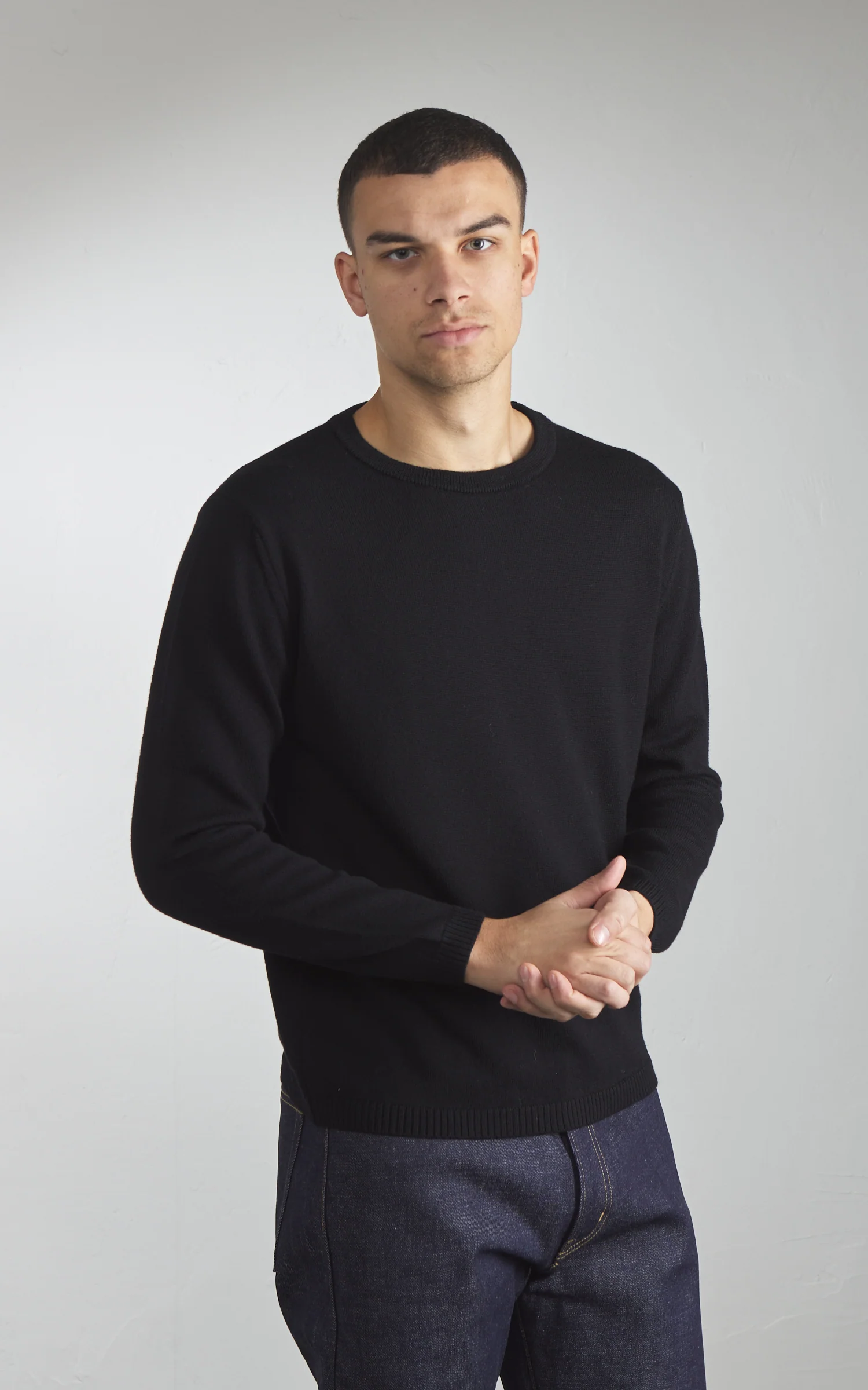 Merz b. Schwanen MWRC01 Classic Crew Merino Wool Pullover Deep Black - Image 4
