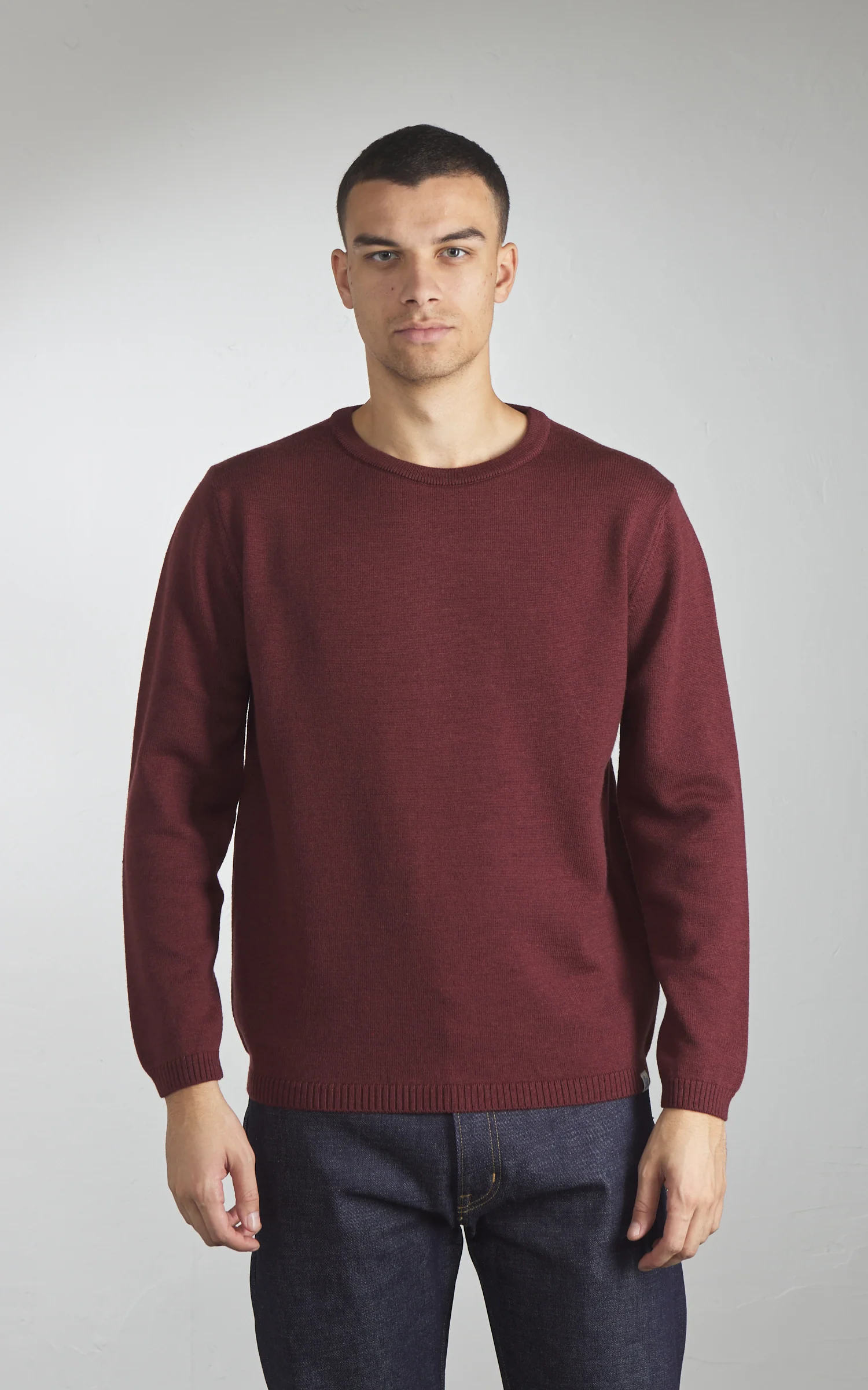 Merz b. Schwanen MWRC01 Classic Crew Merino Wool Pullover Brick Red - Image 2
