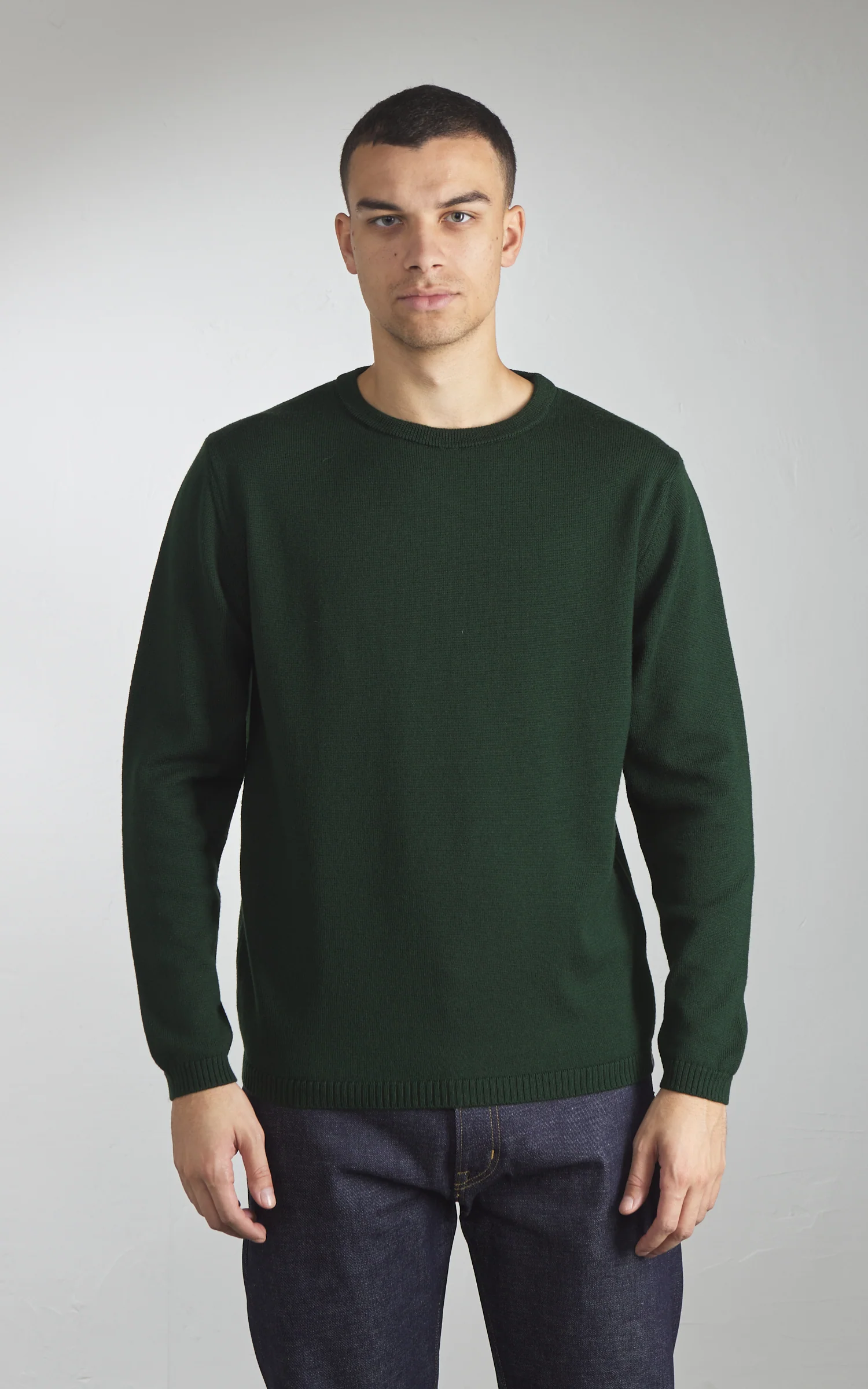 Merz b. Schwanen MWRC01 Classic Crew Merino Wool Pullover Forest - Image 2