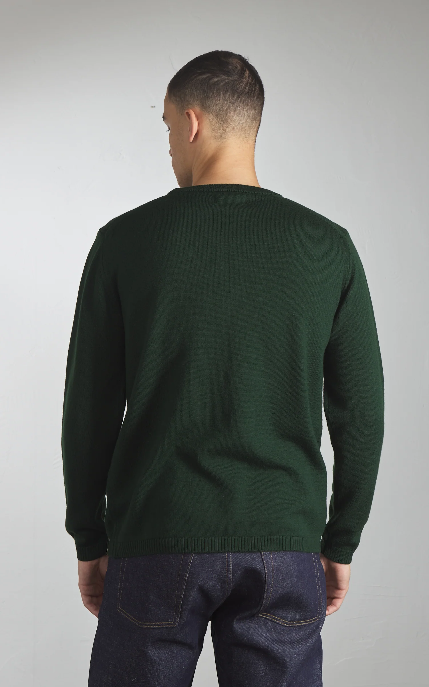 Merz b. Schwanen MWRC01 Classic Crew Merino Wool Pullover Forest - Image 6