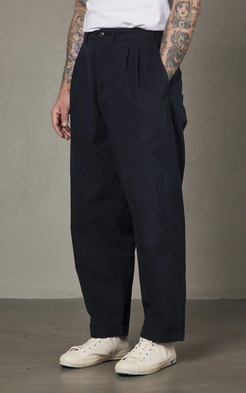 Merz b. Schwanen PANTS03 Pleated Front Pants Dark Navy - Image 4