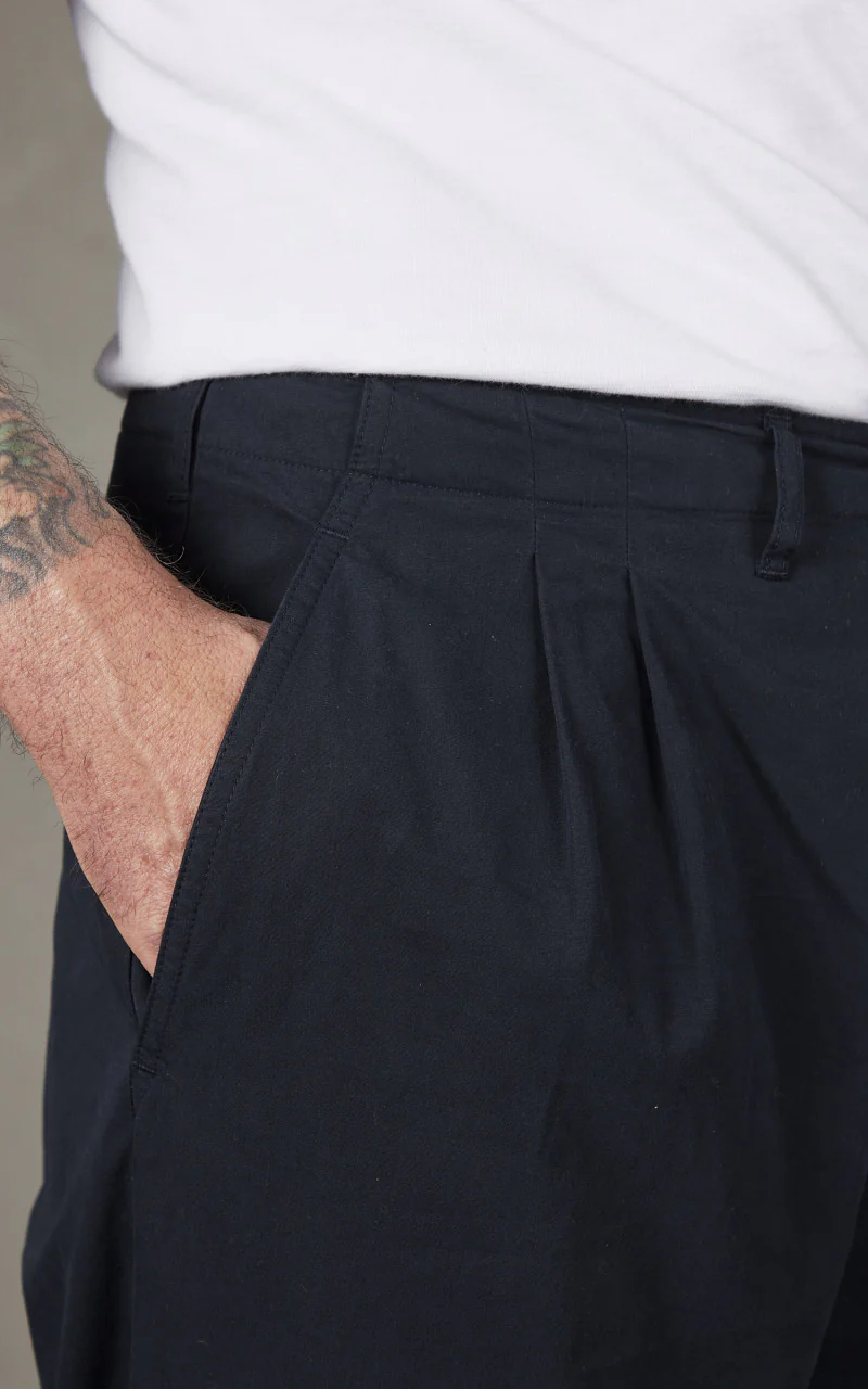 Merz b. Schwanen PANTS03 Pleated Front Pants Dark Navy - Image 6