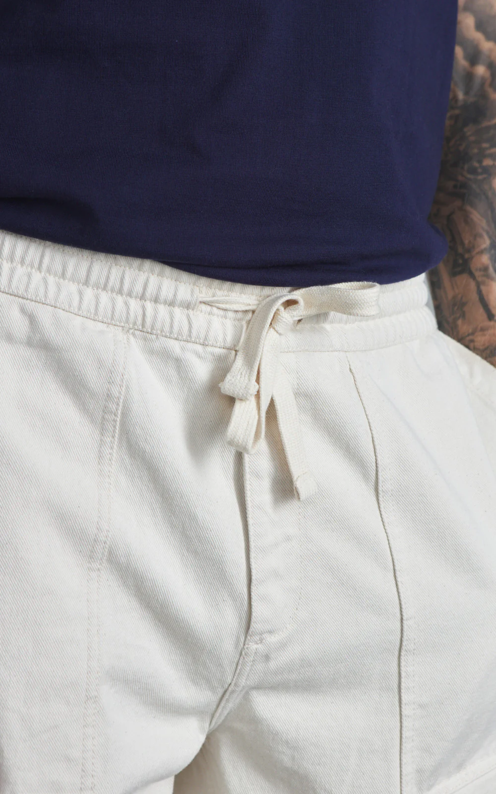 Merz b. Schwanen PANTS05 Broken Twill Drawstring Pants Nature - Image 4