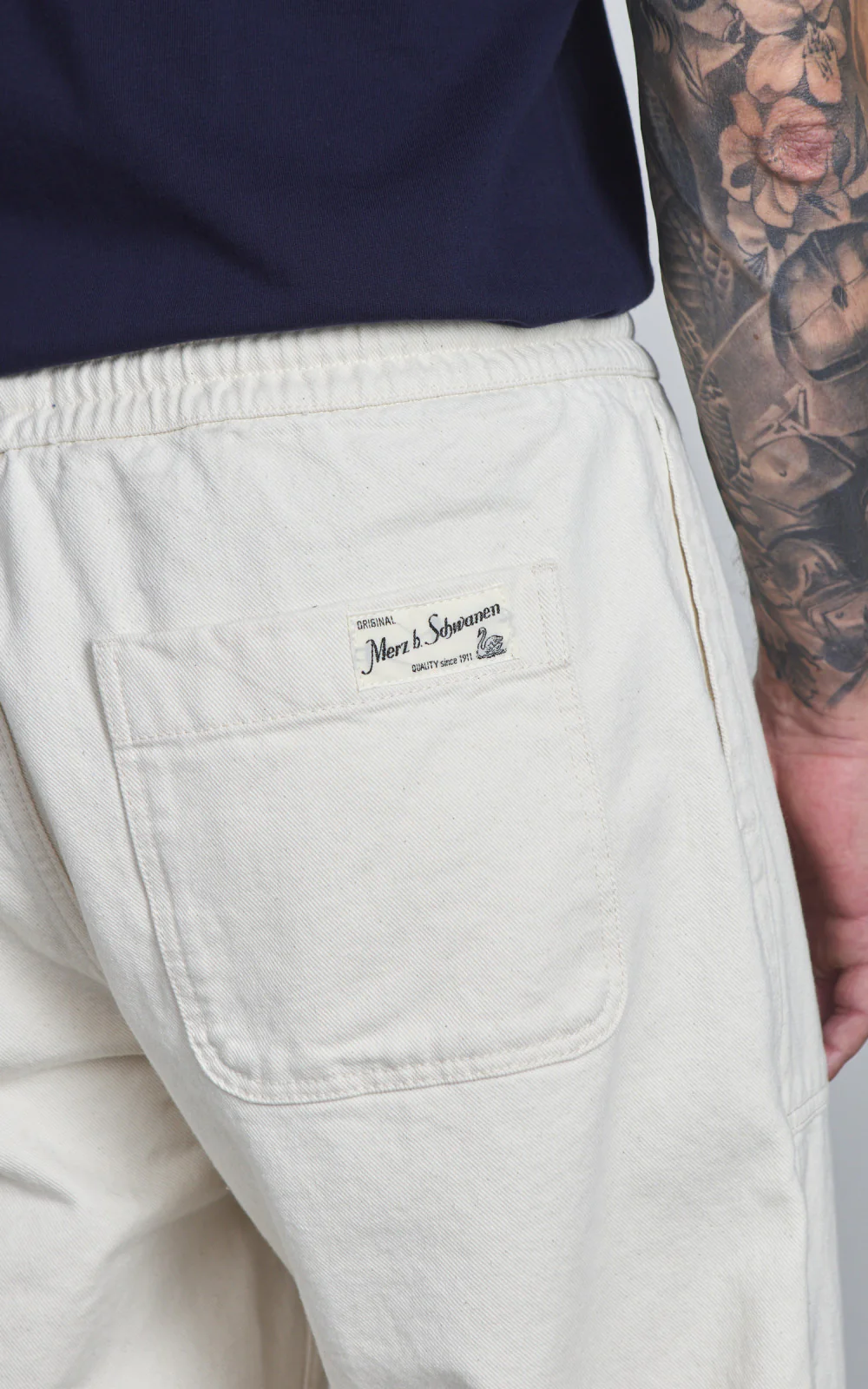 Merz b. Schwanen PANTS05 Broken Twill Drawstring Pants Nature - Image 7
