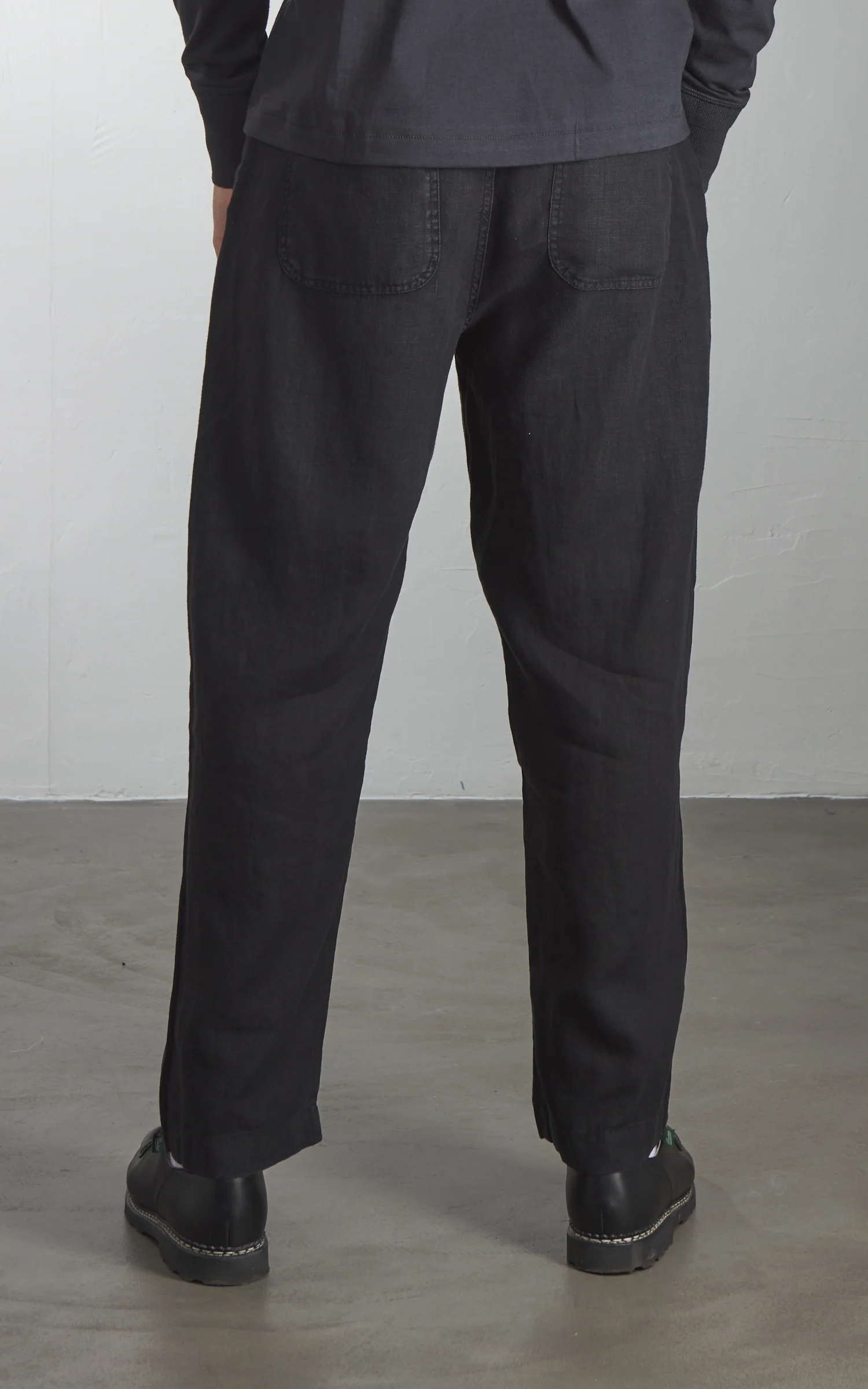 Merz b. Schwanen PANTS05LI Linen Drawstring Pants Deep Black - Image 6