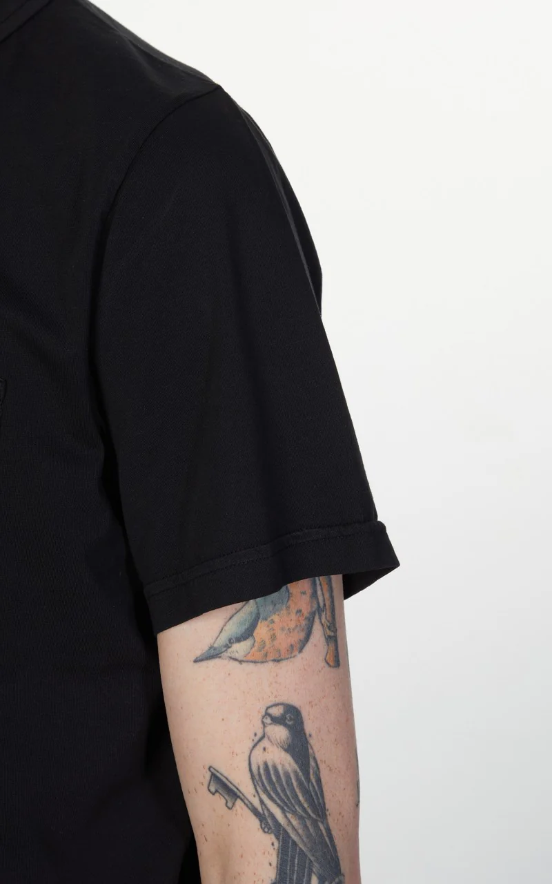 Merz b. Schwanen PLP02 Polo Pocket Shirt Deep Black - Image 6