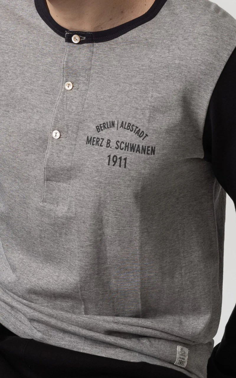Merz b. Schwanen TR206BA Button Facing 1/1 Henley with Chest Print Grey Melange / Charcoal - Image 3
