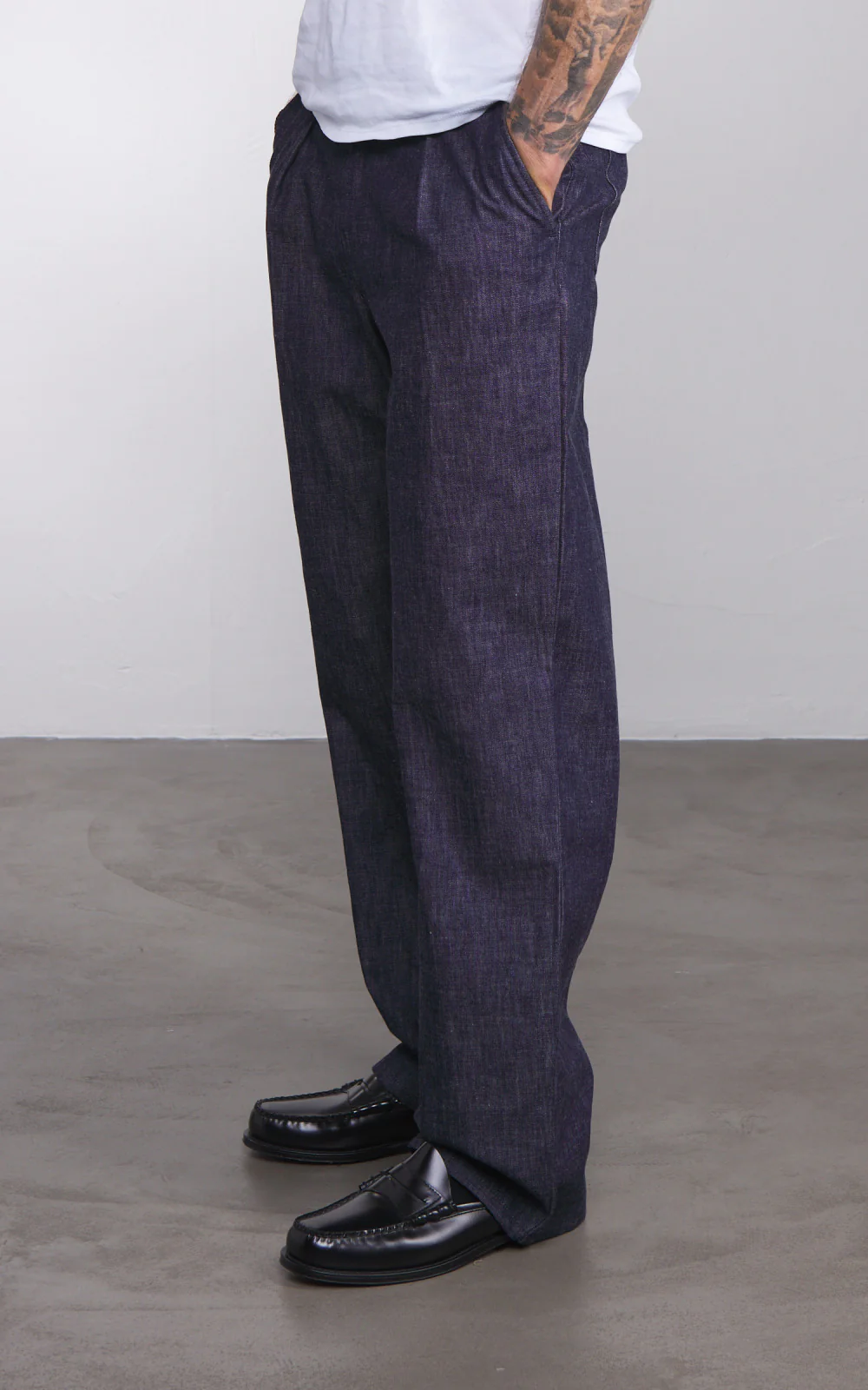 Naked & Famous Denim Pleated Trouser Rinsed Denim Indigo 10oz - Image 3