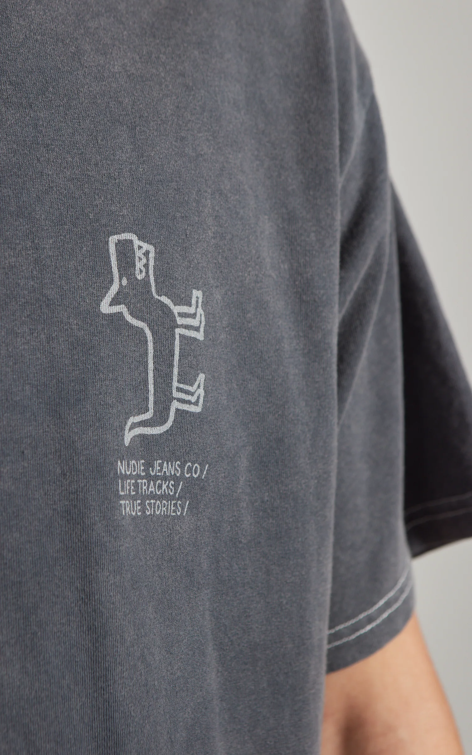 Nudie Jeans Koffe Scratched Tracks T-Shirt Antracite - Image 4
