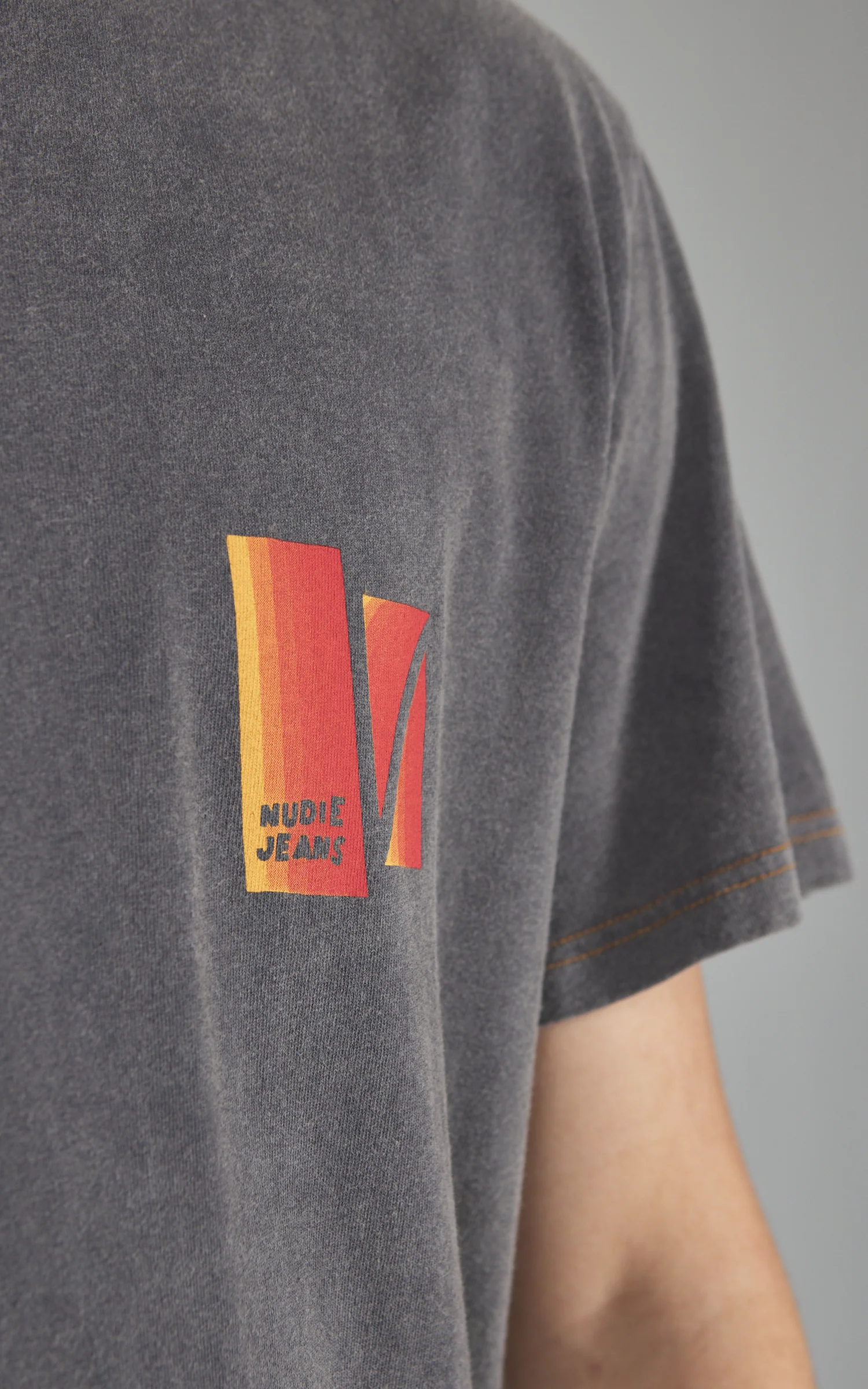 Nudie Jeans Roy Sunburns T-Shirt Antracite - Image 5