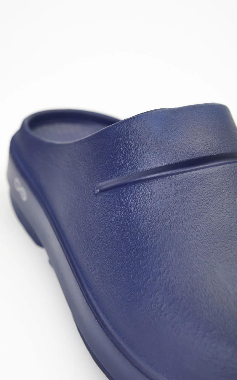 OOFOS Oocloog Sandals Navy - Image 3