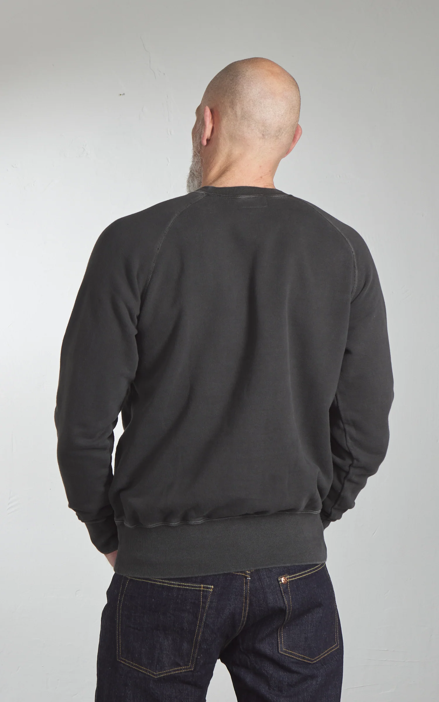 Pherrow's 25W-PRS-P Raglan Sweatshirt Faded Black - Image 5