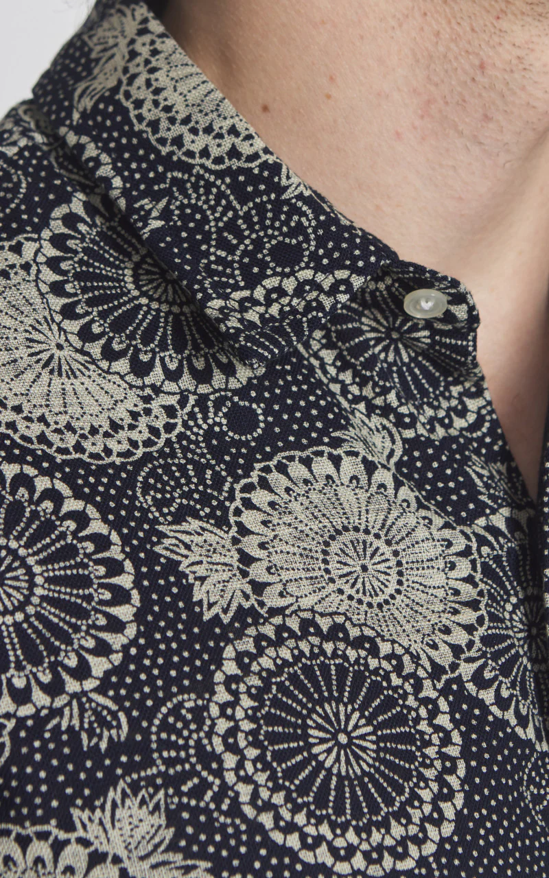 Oxford Shirt S/S Indigo Medallion - Image 4