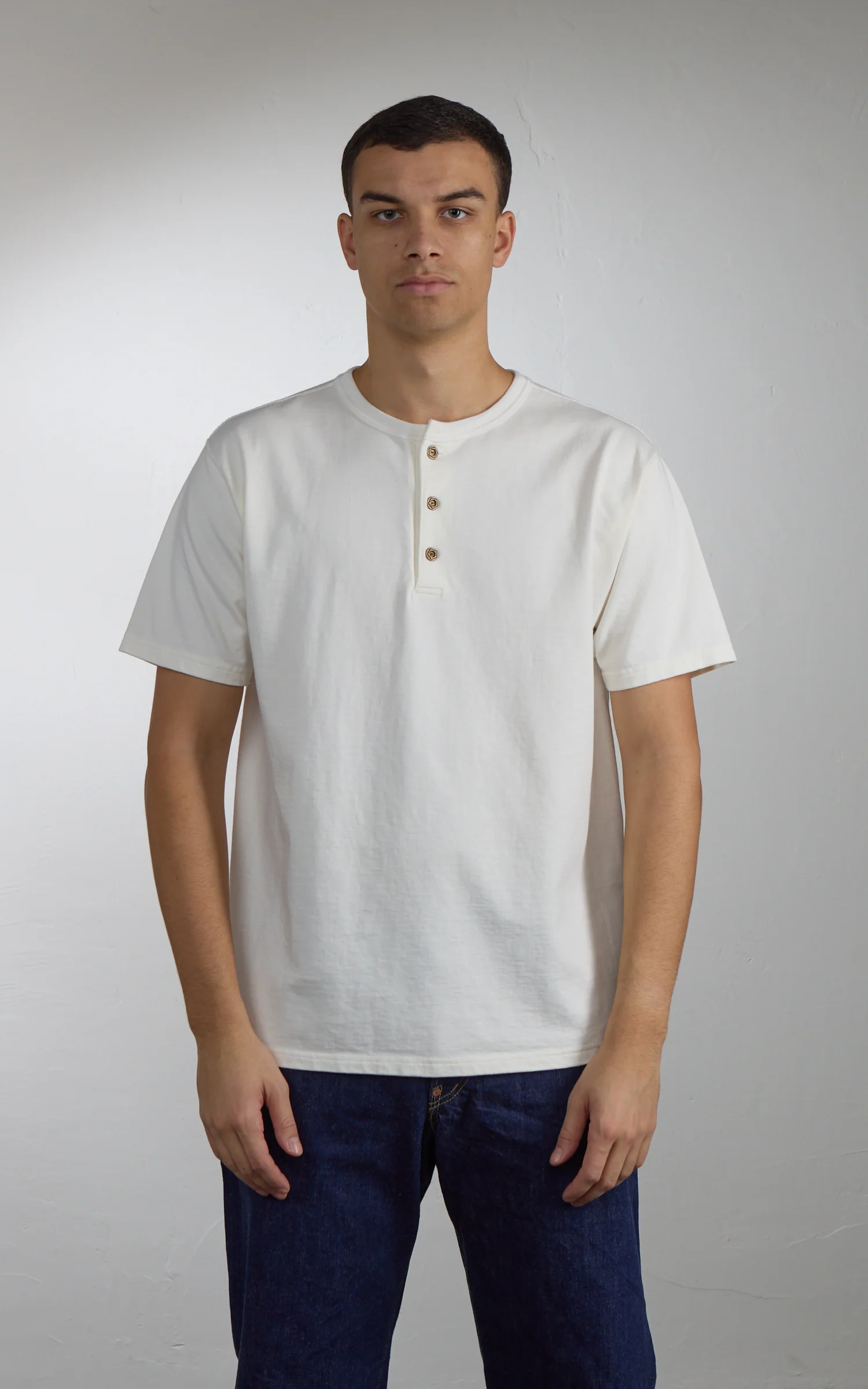 Studio D'Artisan 8174 Suvin Gold Henley White - Image 2