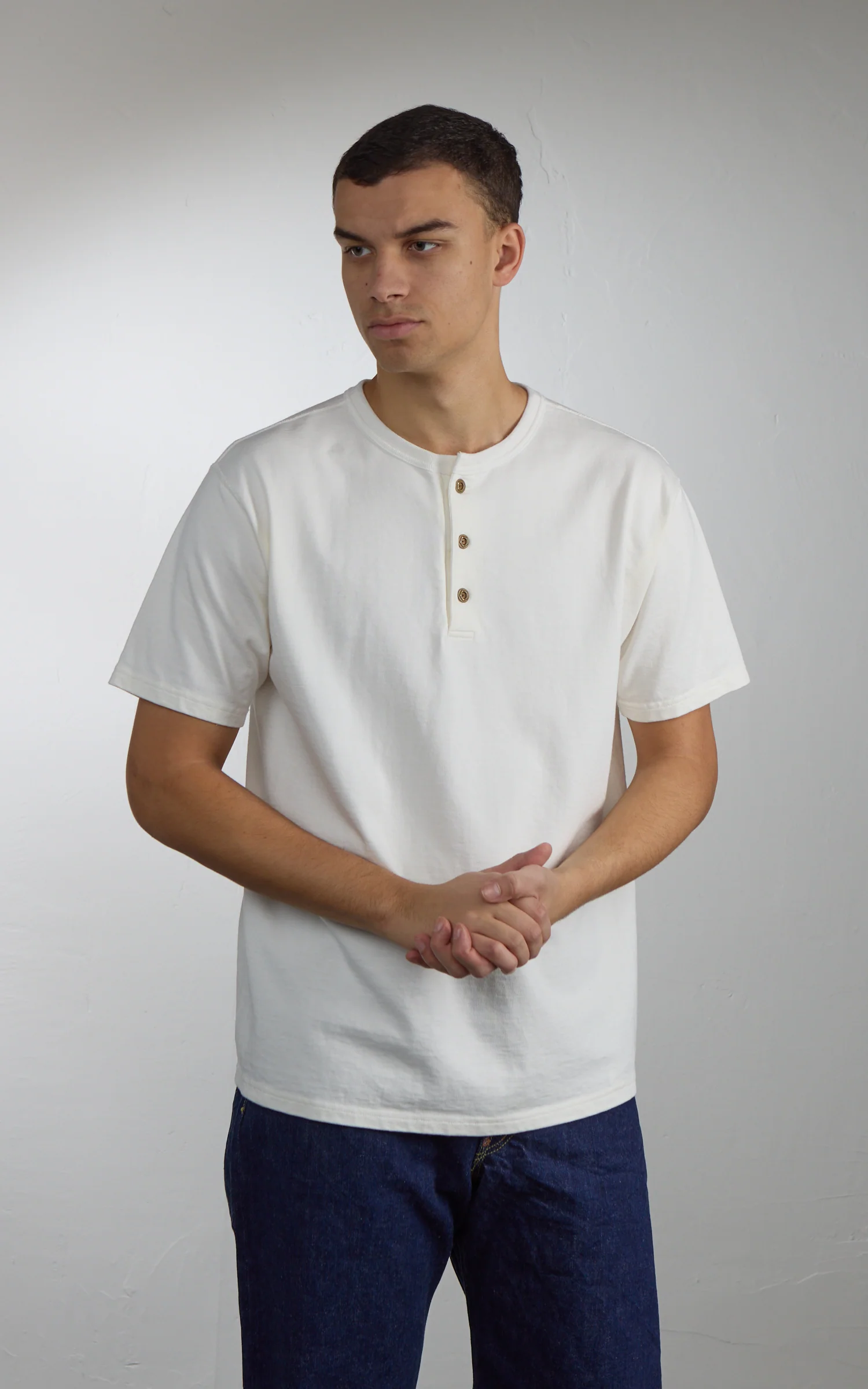 Studio D'Artisan 8174 Suvin Gold Henley White - Image 4