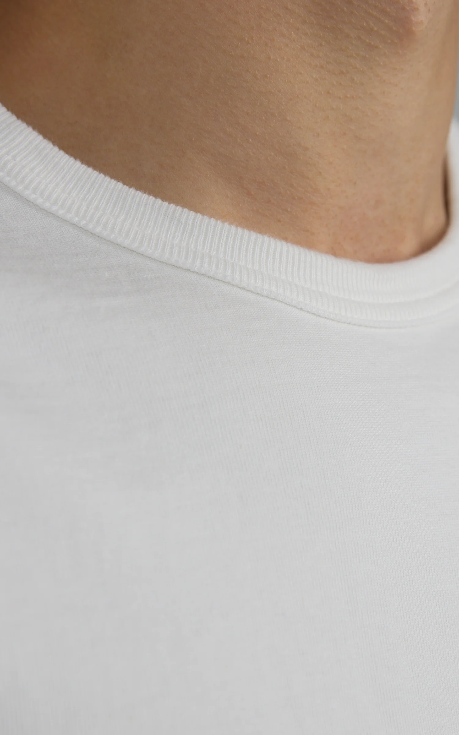 Studio D'Artisan 8186 Suvin Gold Longsleeve White - Image 4