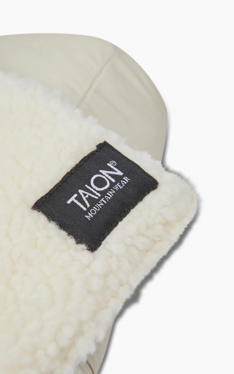 Taion Mountain Reversible Down x Boa Muffler Ice Grey/Ivory - Image 6