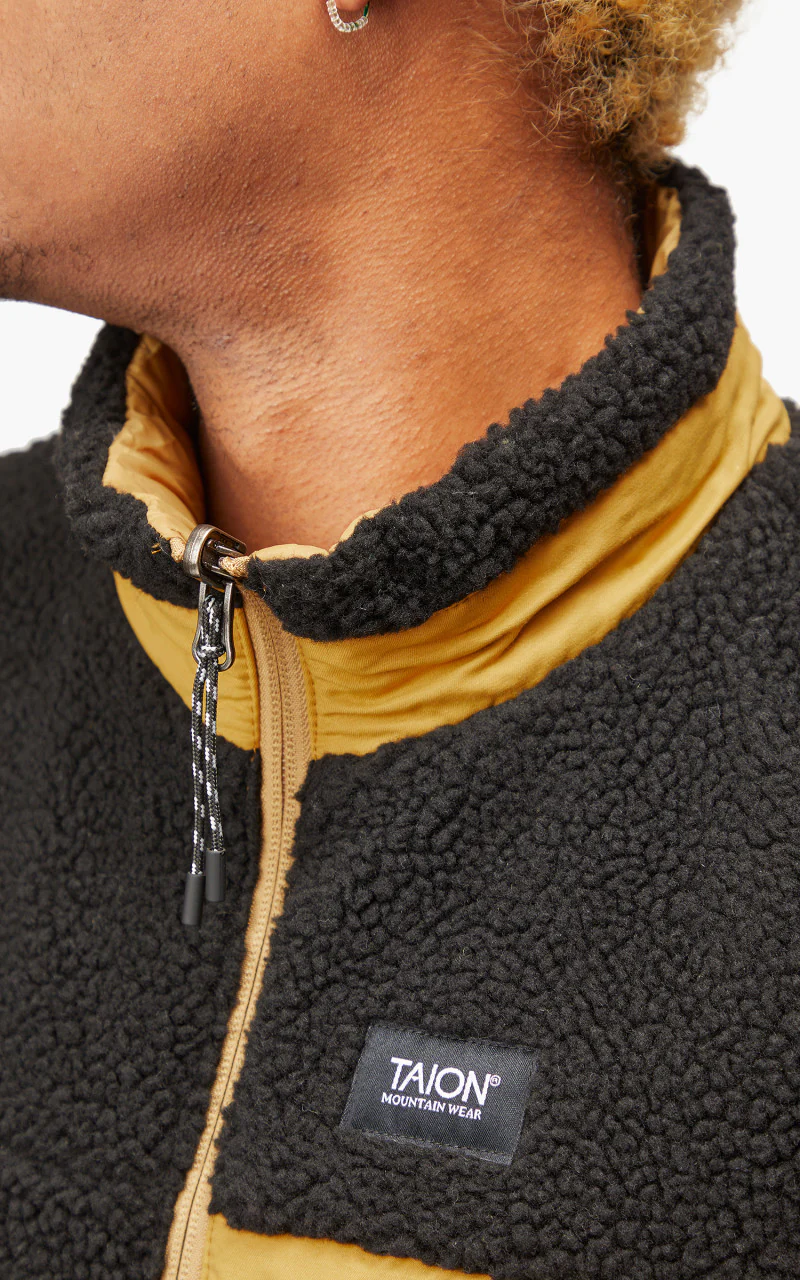 Taion Mountain Reversible Down x Boa Vest Beige/Black - Image 8