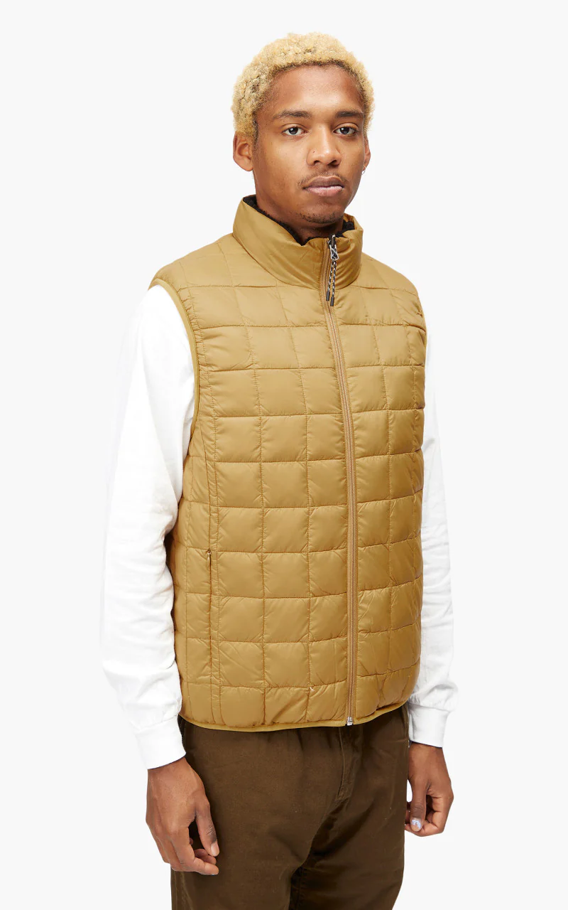 Taion Mountain Reversible Down x Boa Vest Beige/Black - Image 9