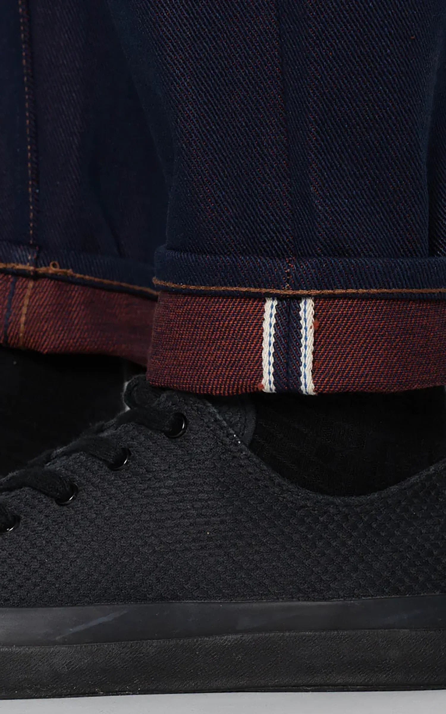 The Unbranded Brand UB691 Relaxed Tapered Fit Heavyweight Indigo Warp/Red Weft Raw Selvedge Indigo 21oz - Image 2