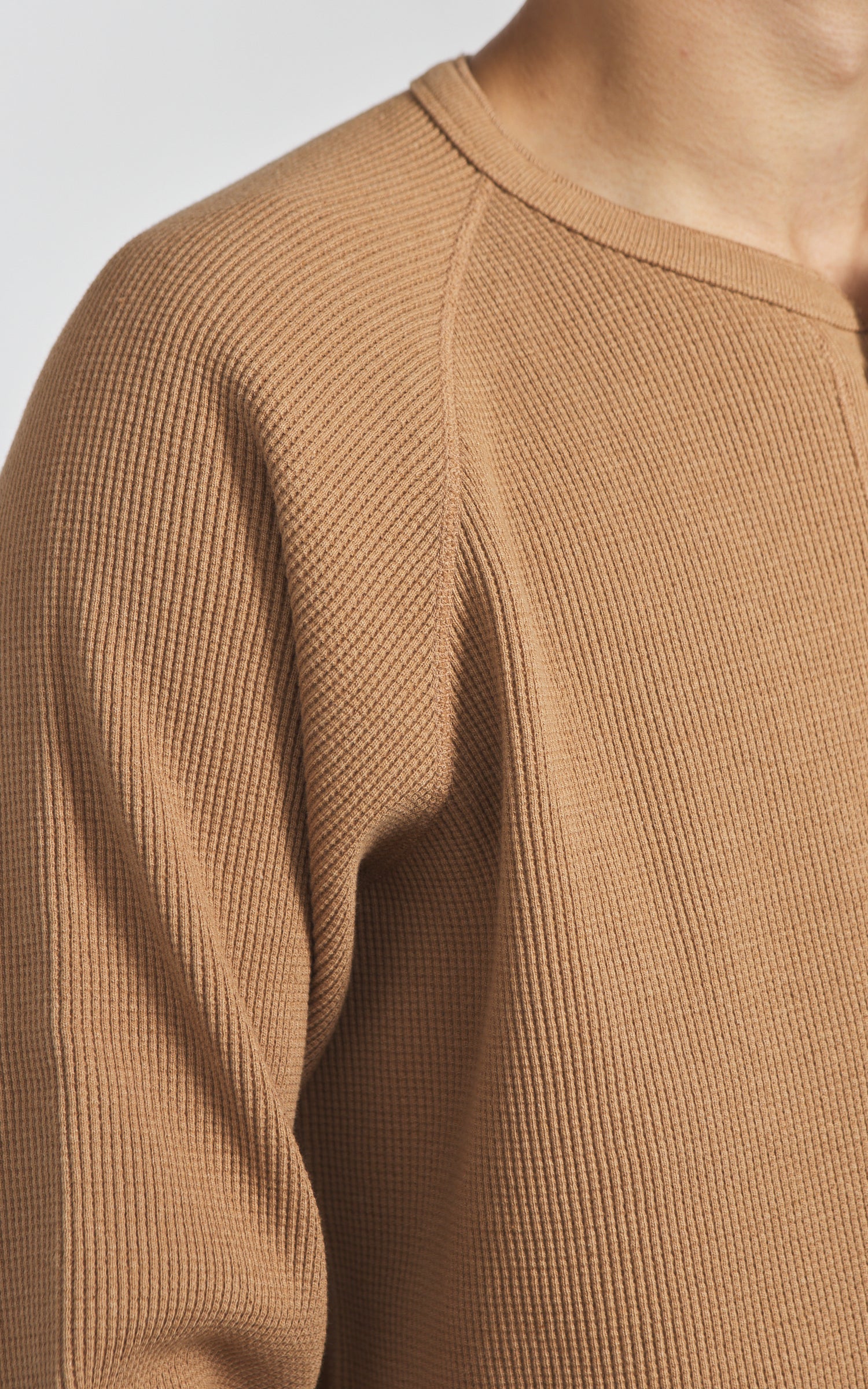 Wonder Looper Henley Foxfibre® Heavyweight Waffle Coyote 70 Brown - Image 7